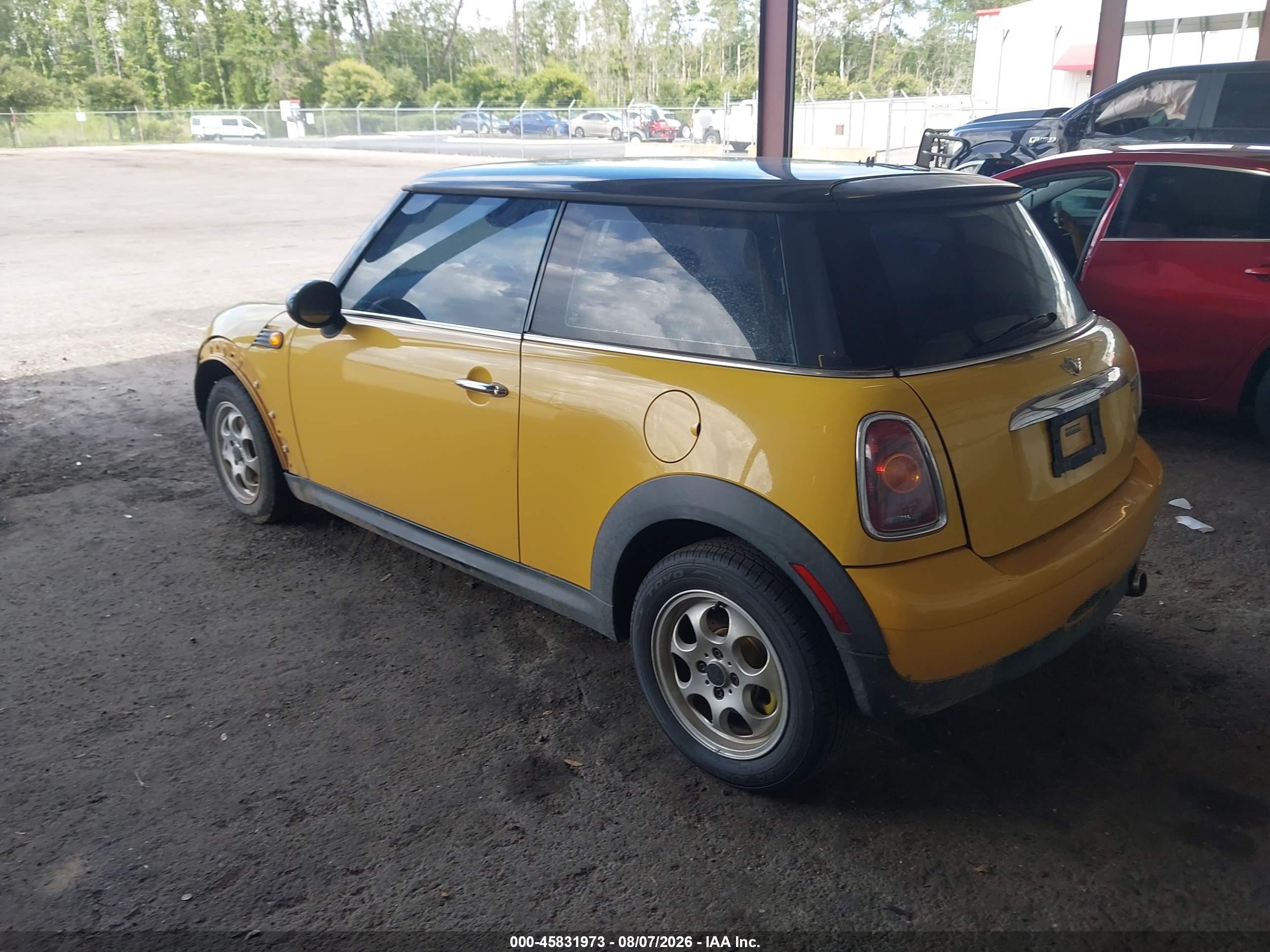 2009 Mini Cooper   Желтый vin: WMWMF33589TU76031