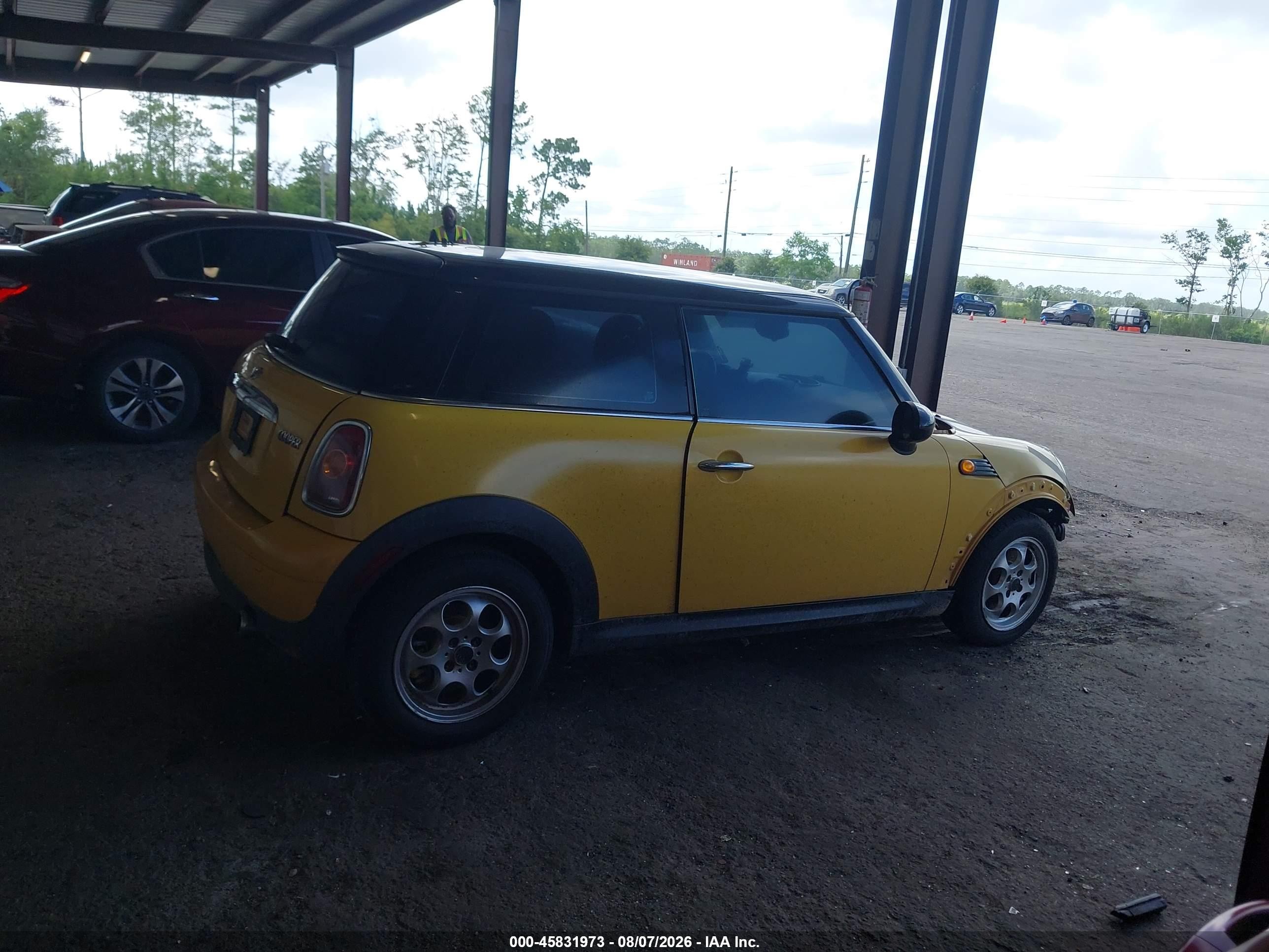 2009 Mini Cooper   Желтый vin: WMWMF33589TU76031