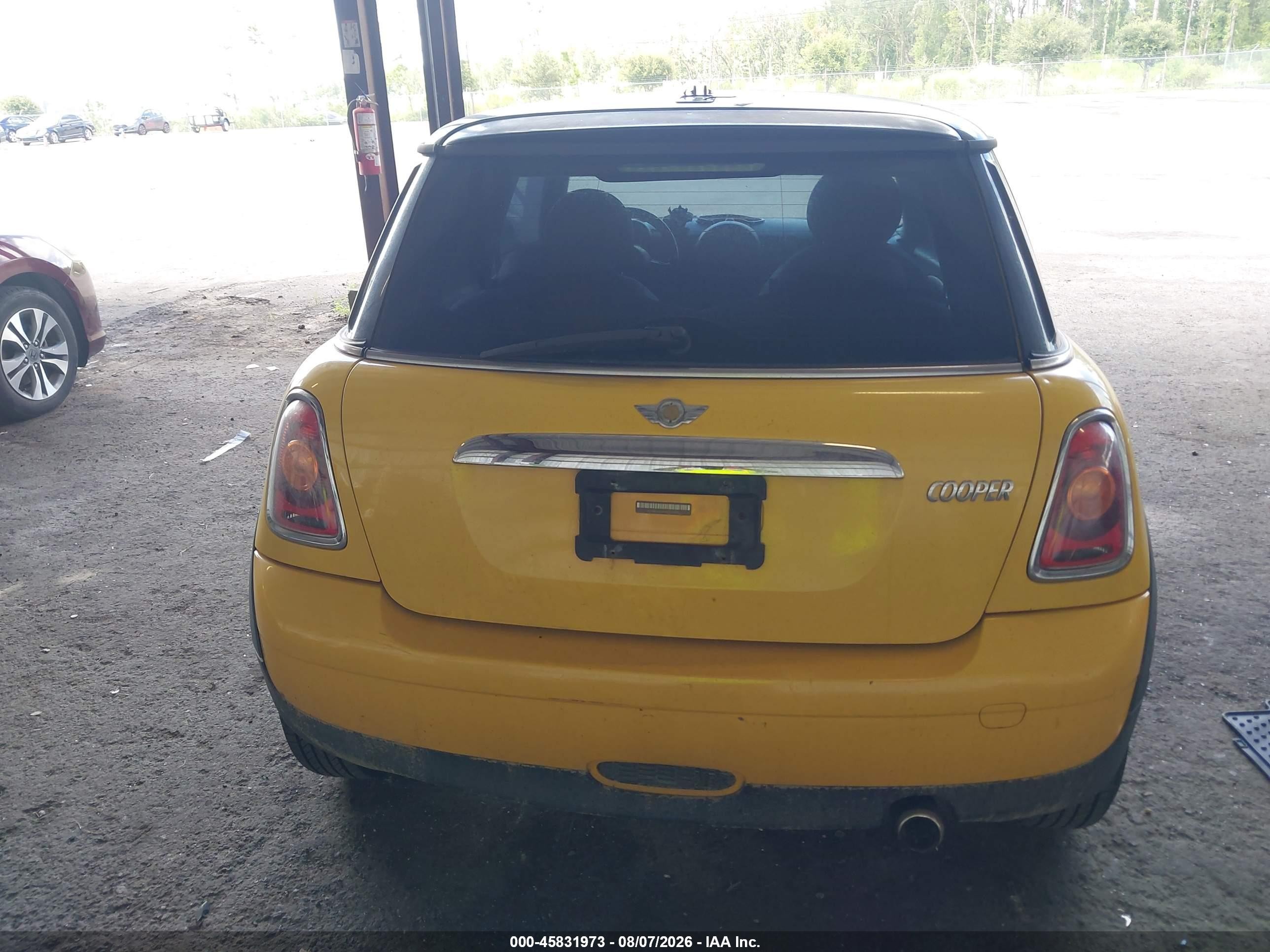 2009 Mini Cooper   Желтый vin: WMWMF33589TU76031