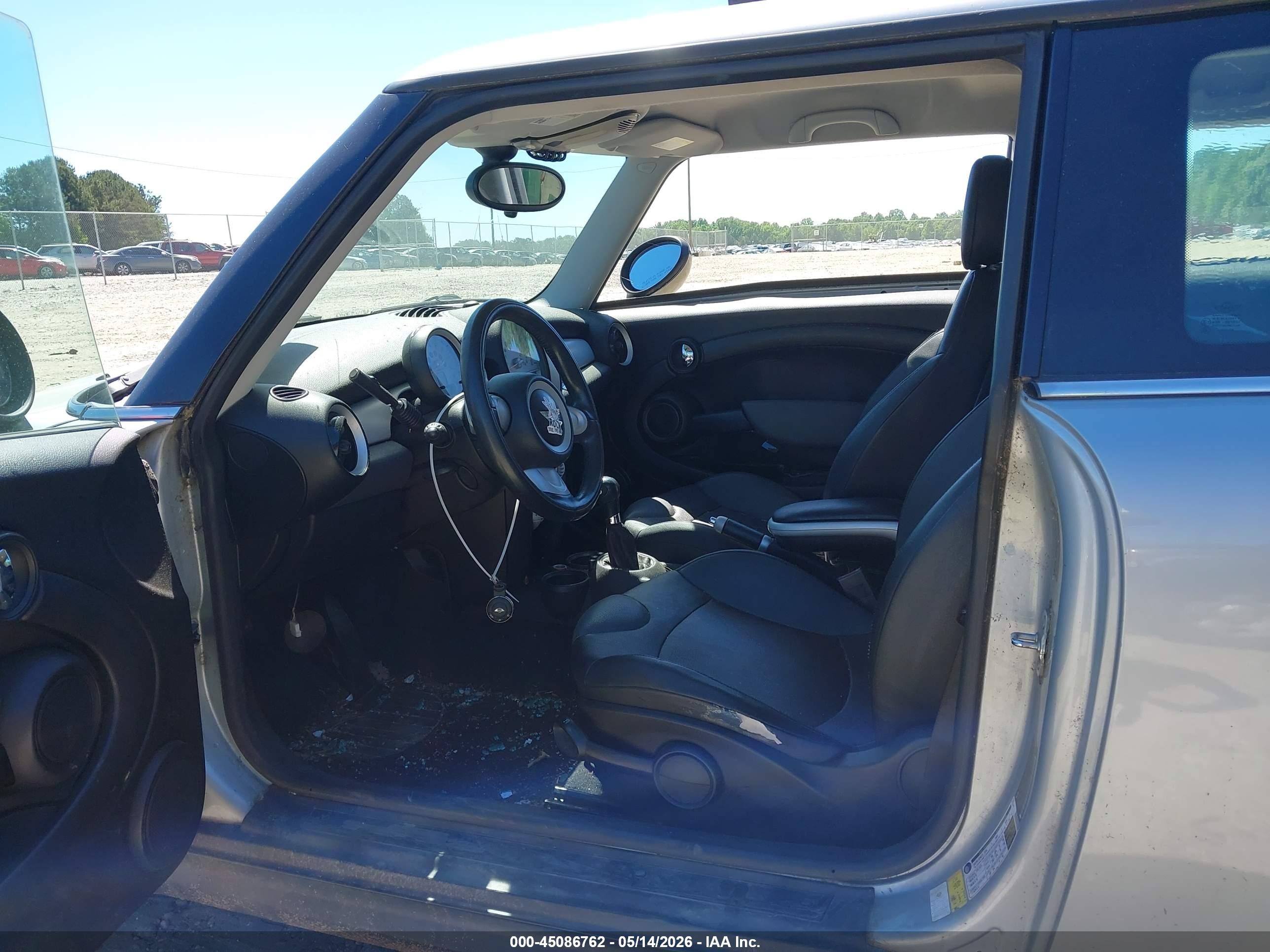 2007 Mini Cooper   Silver vin: WMWMF33597TT56316