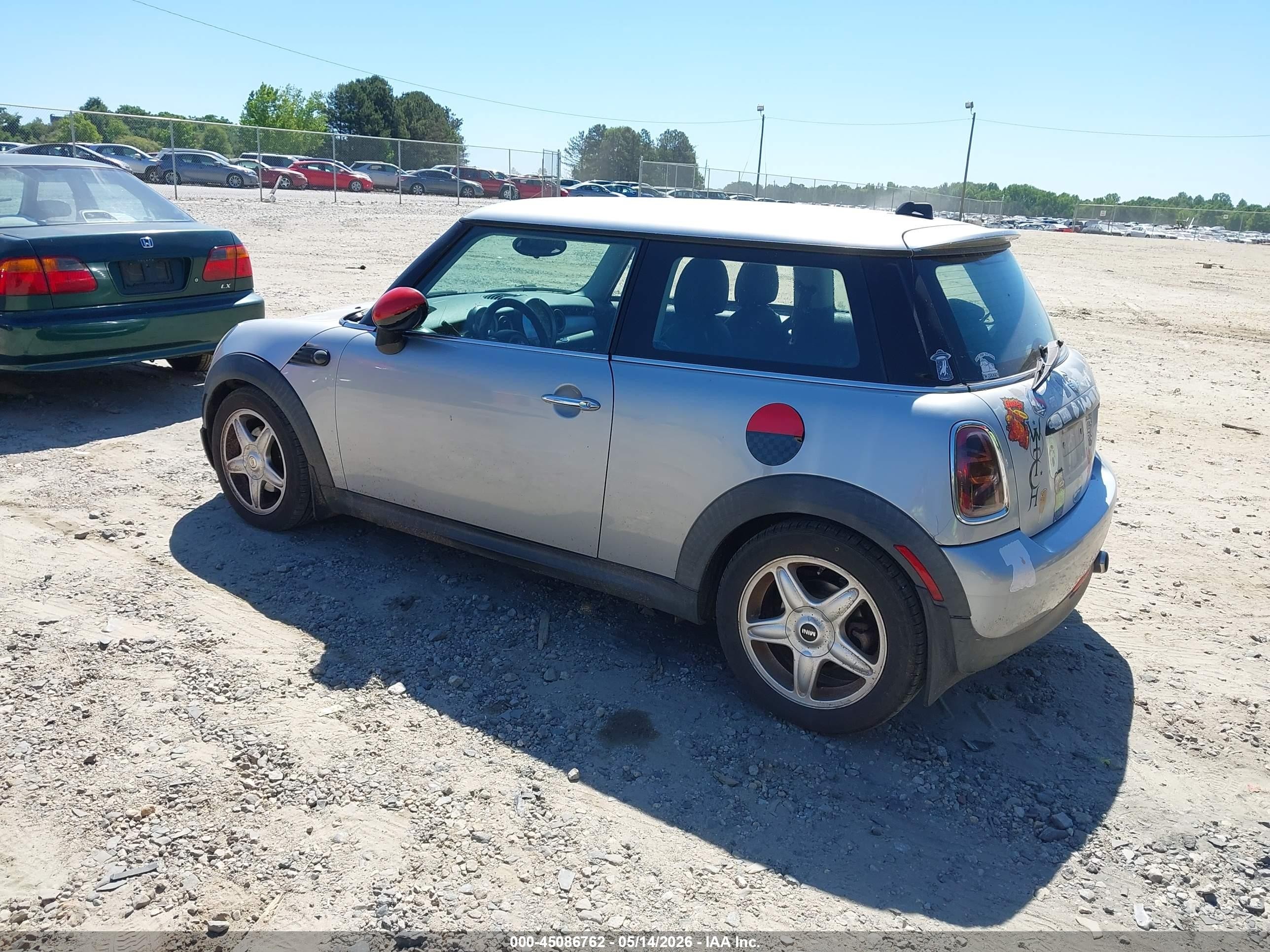 2007 Mini Cooper   Silver vin: WMWMF33597TT56316