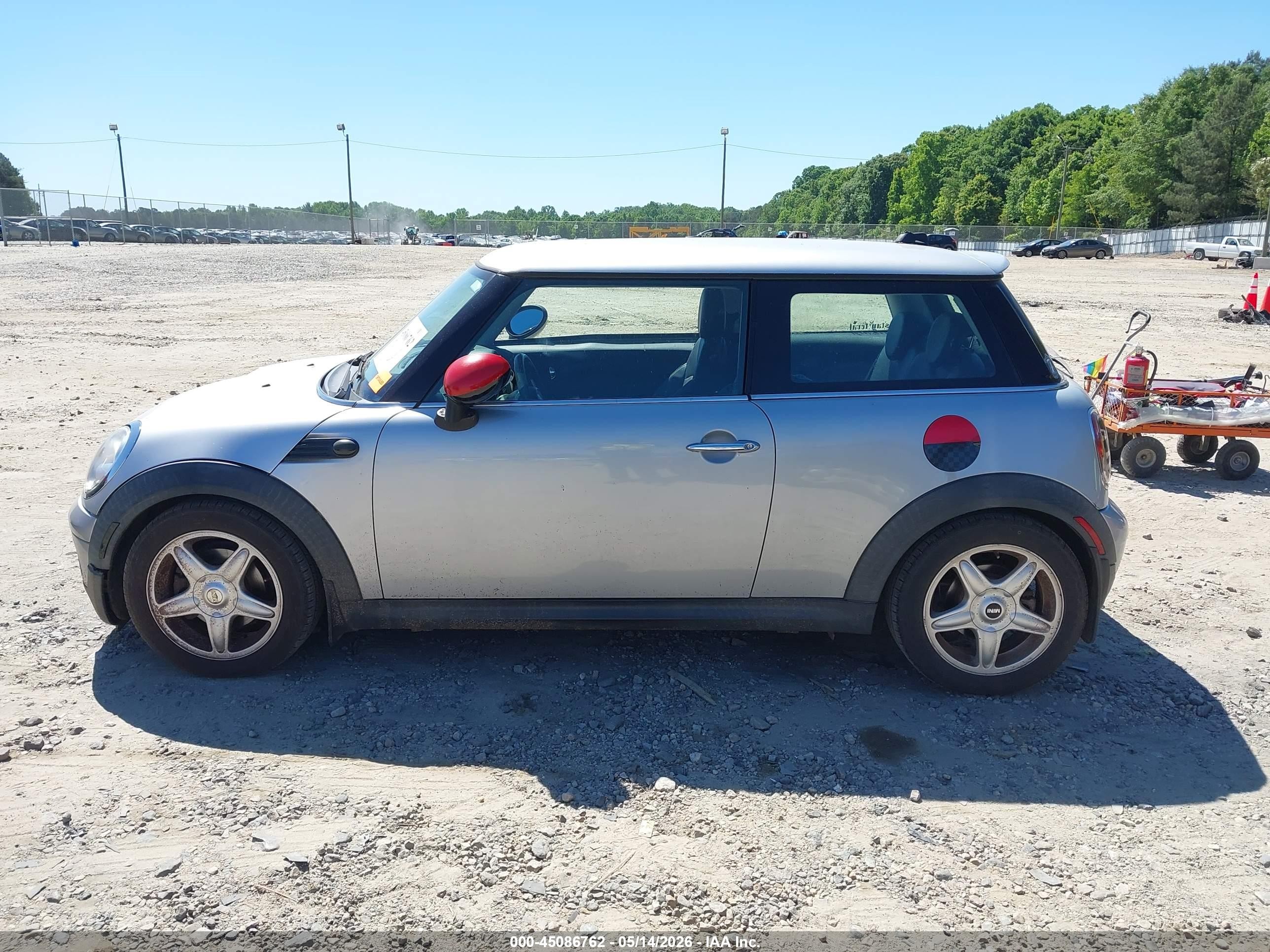 2007 Mini Cooper   Silver vin: WMWMF33597TT56316