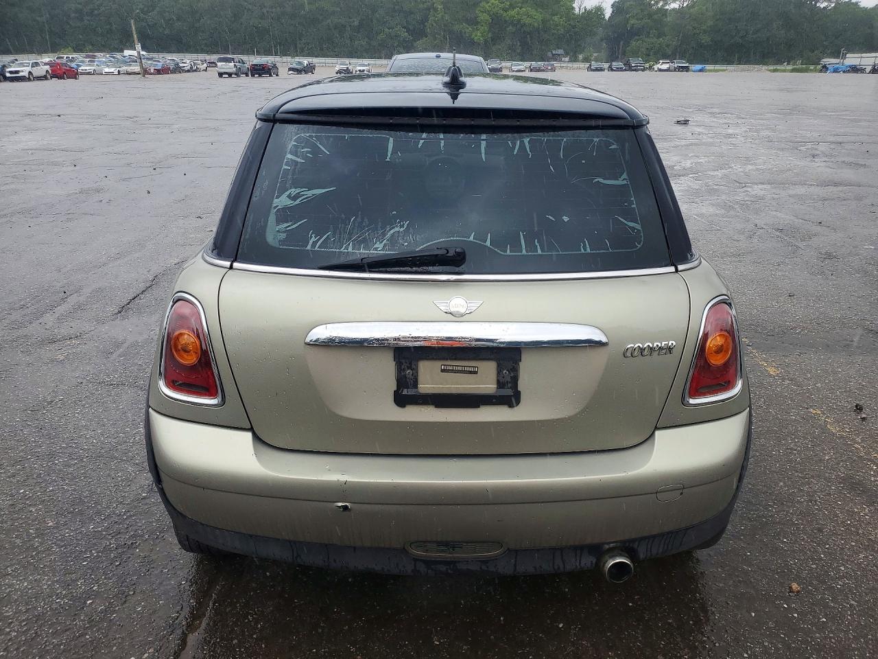 2007 Mini Cooper Green vin: WMWMF33597TT57367