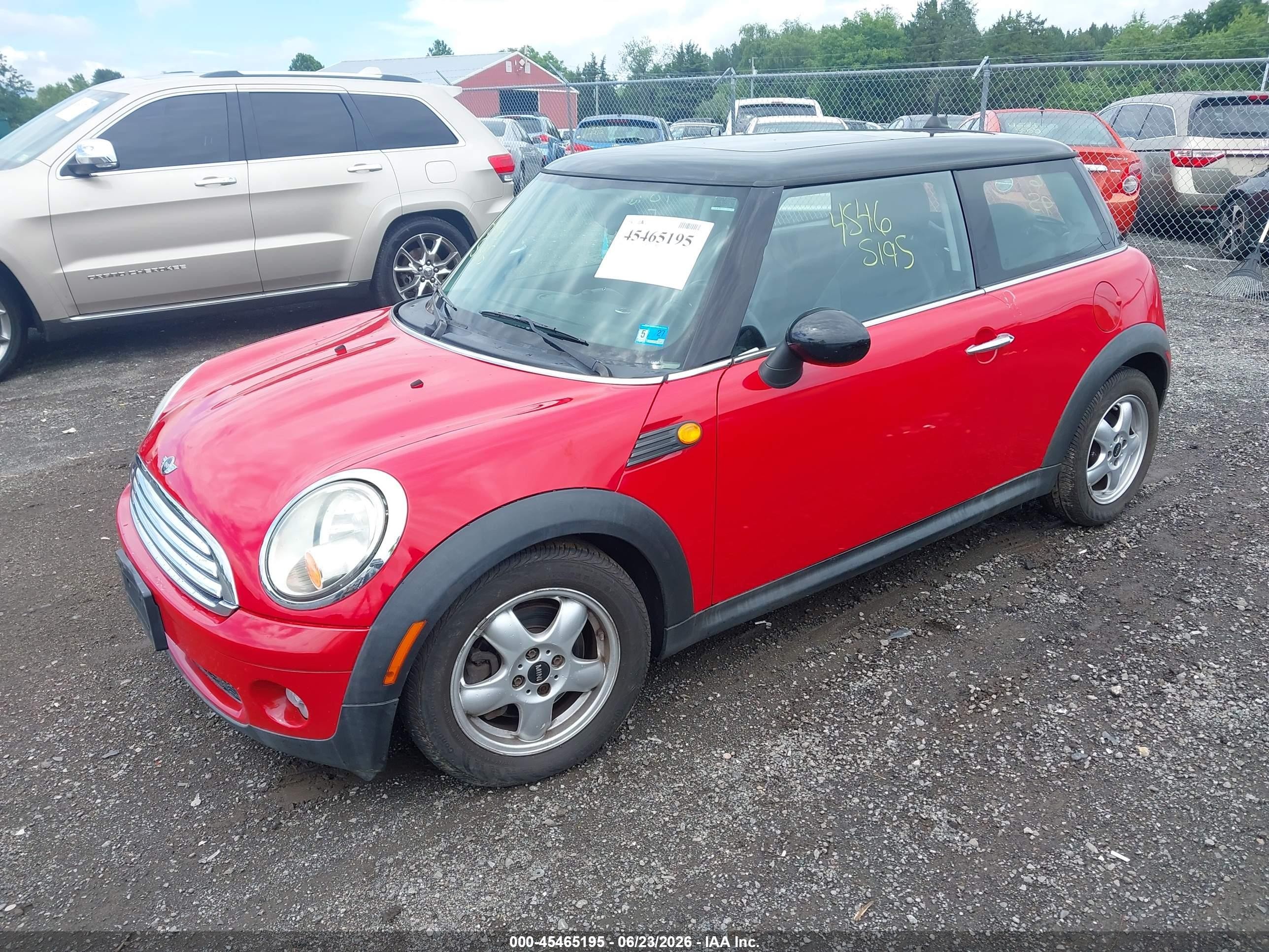2008 Mini Cooper Hardtop   Красный vin: WMWMF33598TT66068