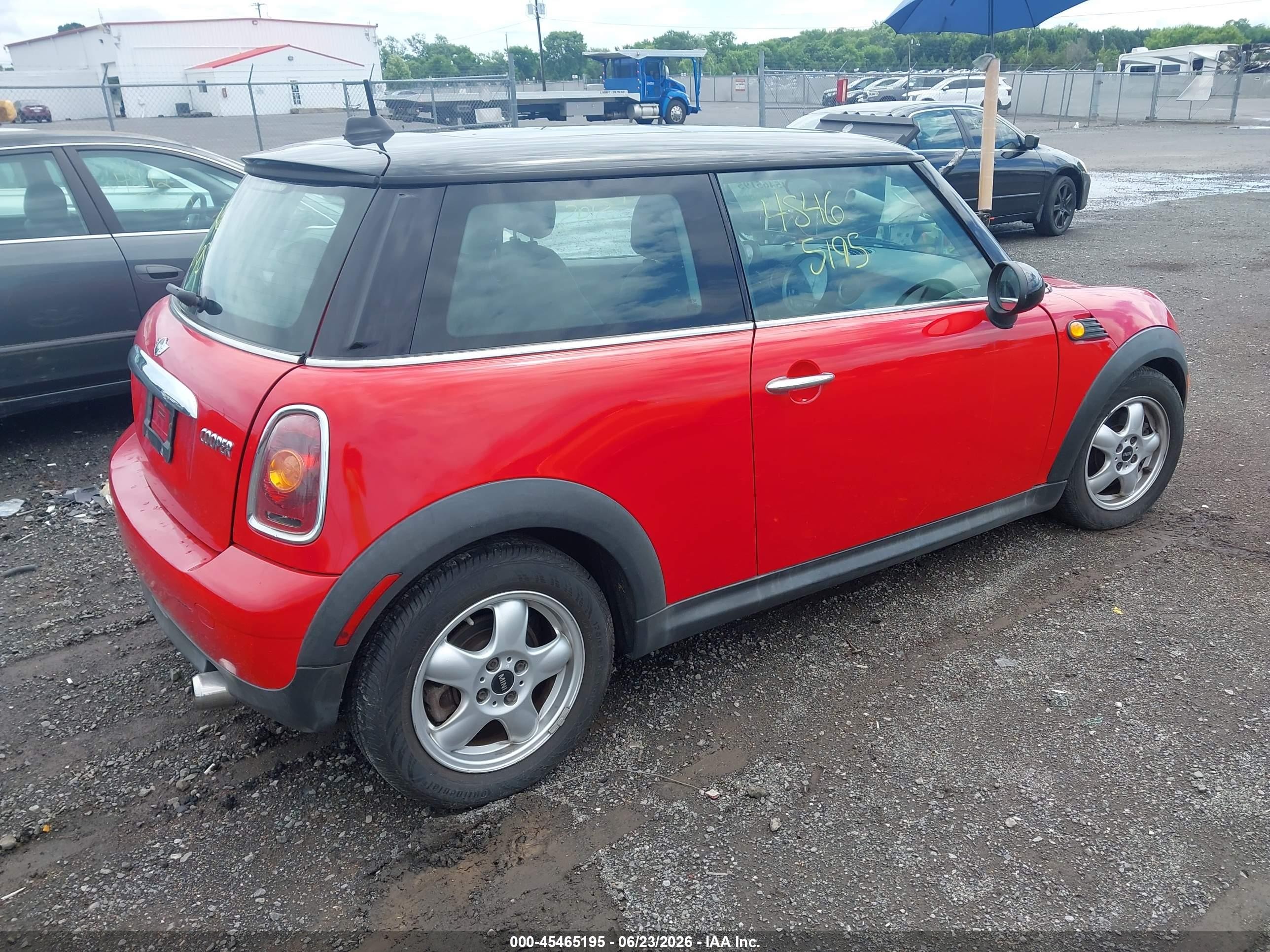 2008 Mini Cooper Hardtop   Красный vin: WMWMF33598TT66068