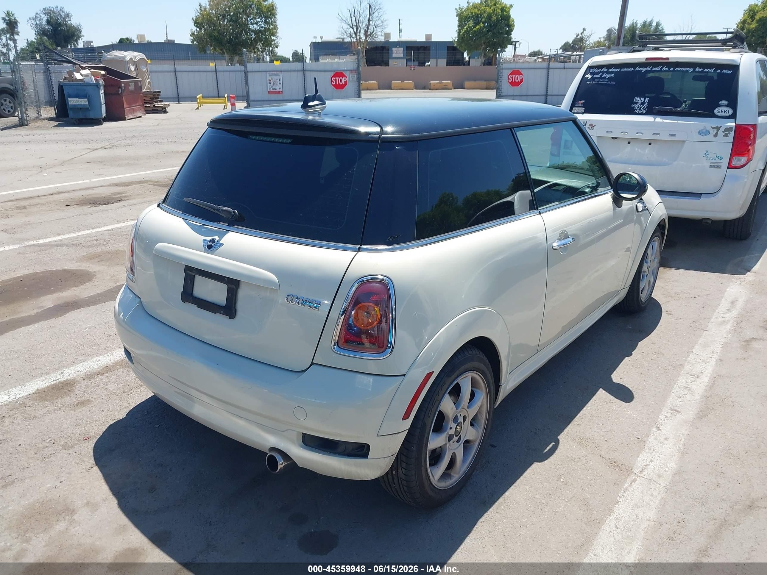 2009 Mini Cooper   White vin: WMWMF33599TU75759