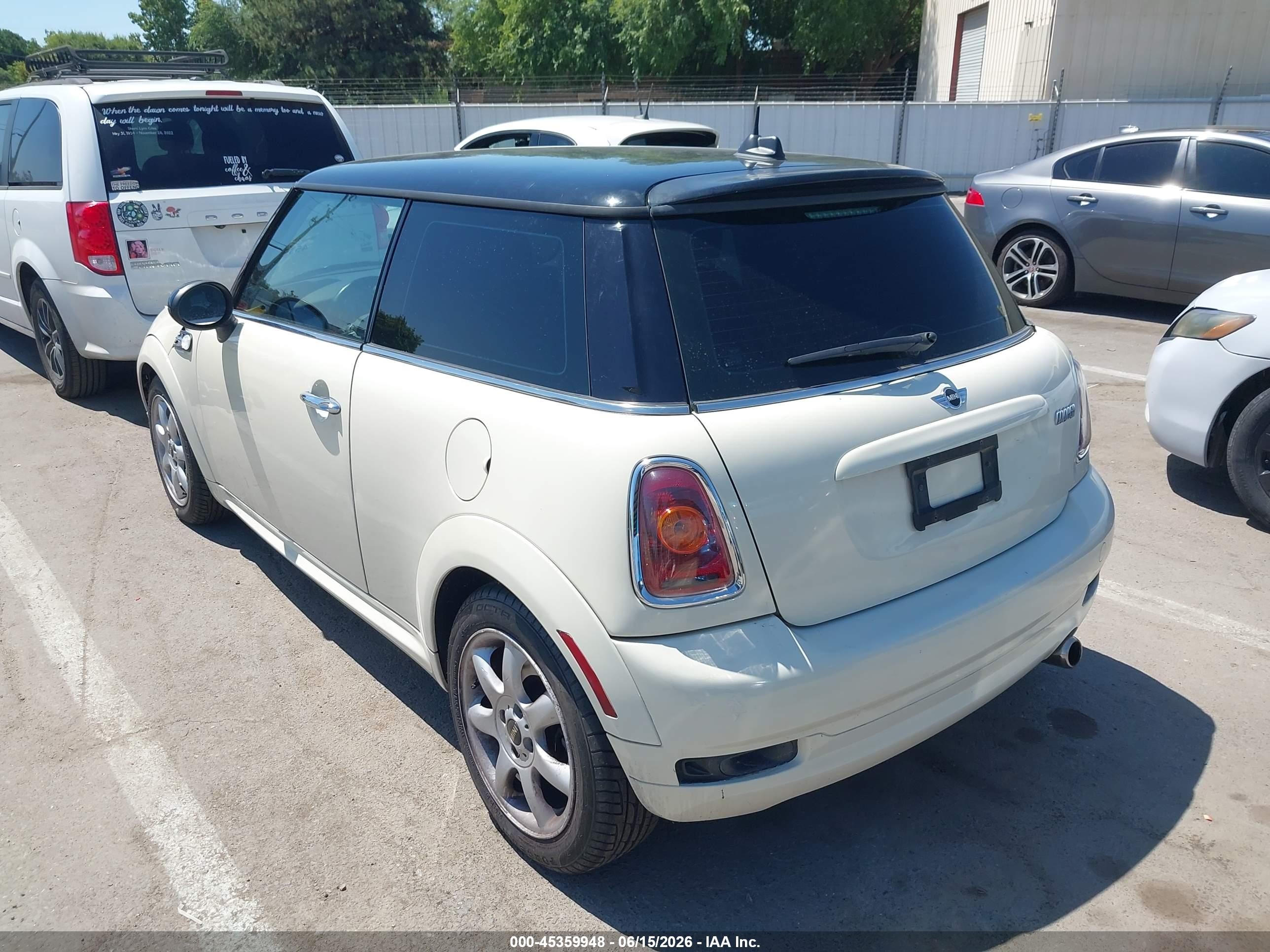 2009 Mini Cooper   White vin: WMWMF33599TU75759