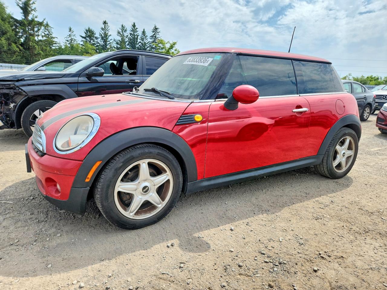 2009 Mini Cooper Red vin: WMWMF33599TZ21134