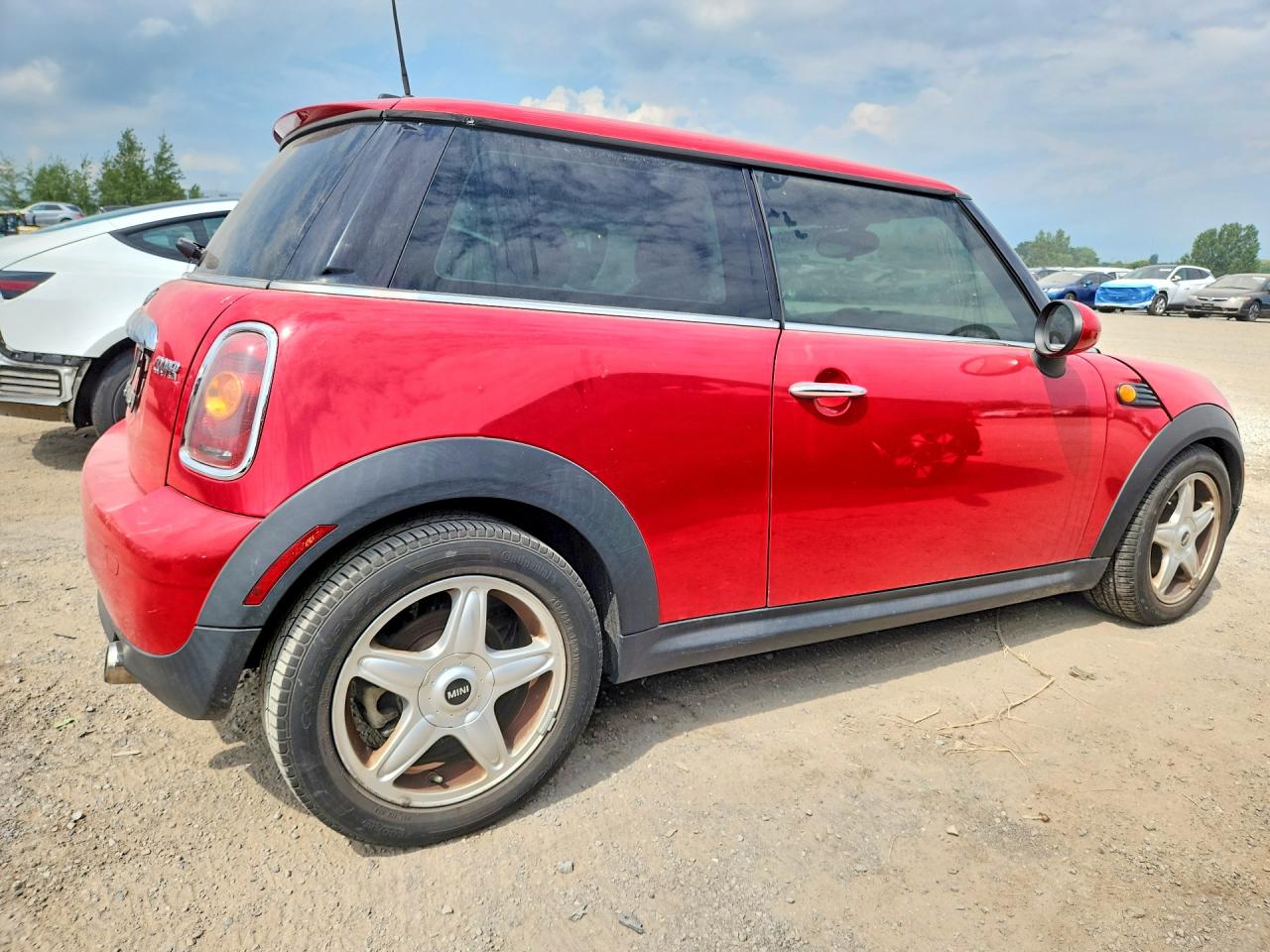 2009 Mini Cooper Red vin: WMWMF33599TZ21134