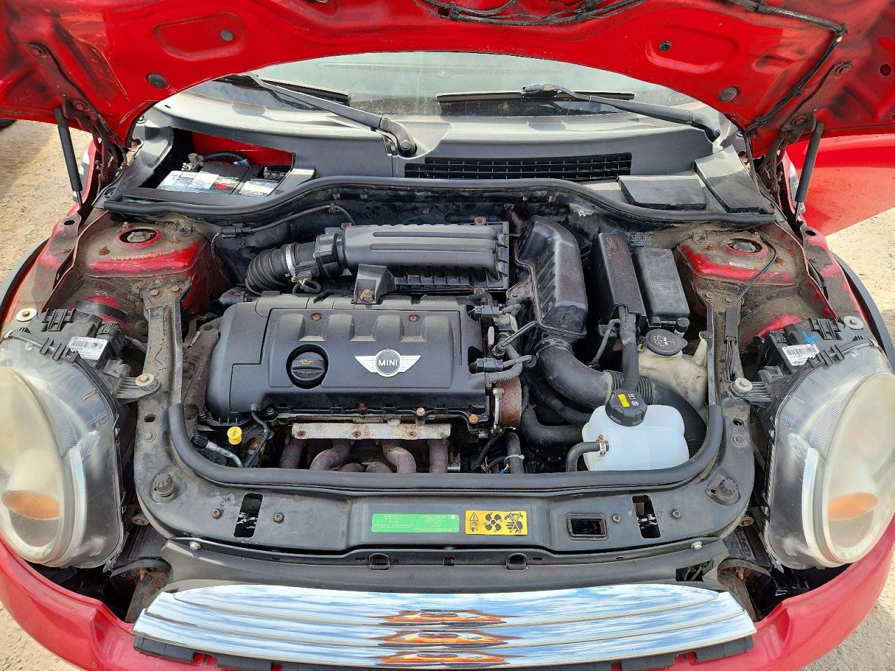 2009 Mini Cooper Red vin: WMWMF33599TZ21134