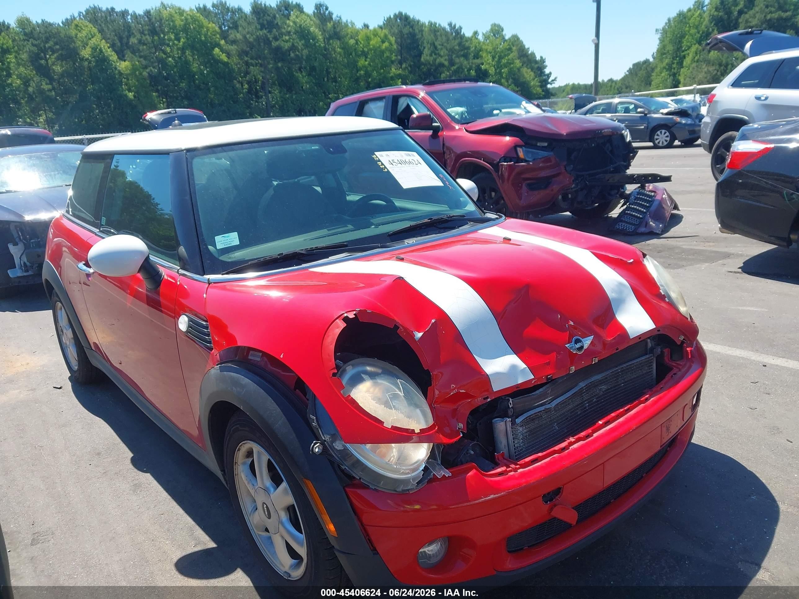 2008 Mini Cooper   Red vin: WMWMF335X8TT62966