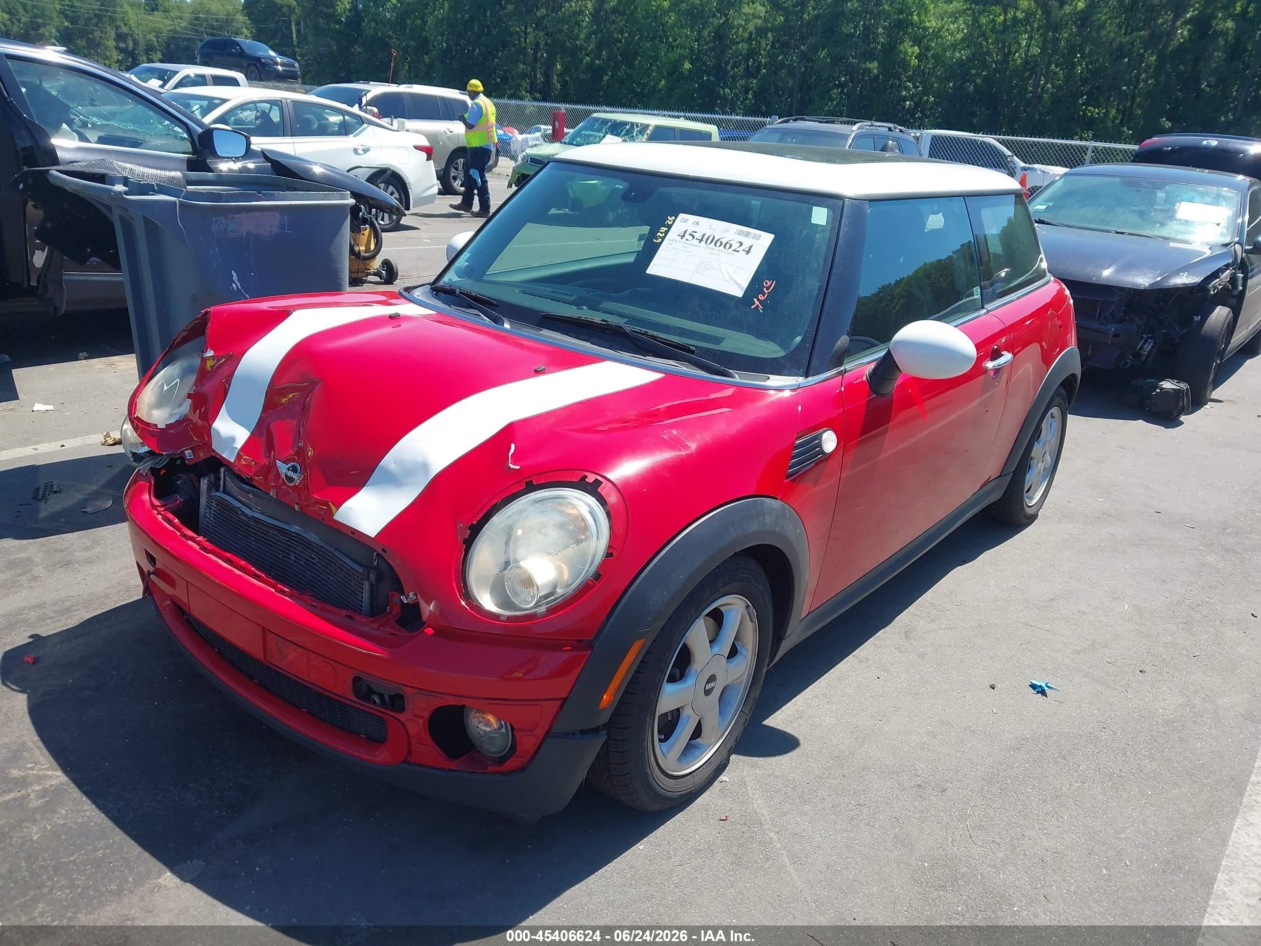 2008 Mini Cooper   Красный vin: WMWMF335X8TT62966