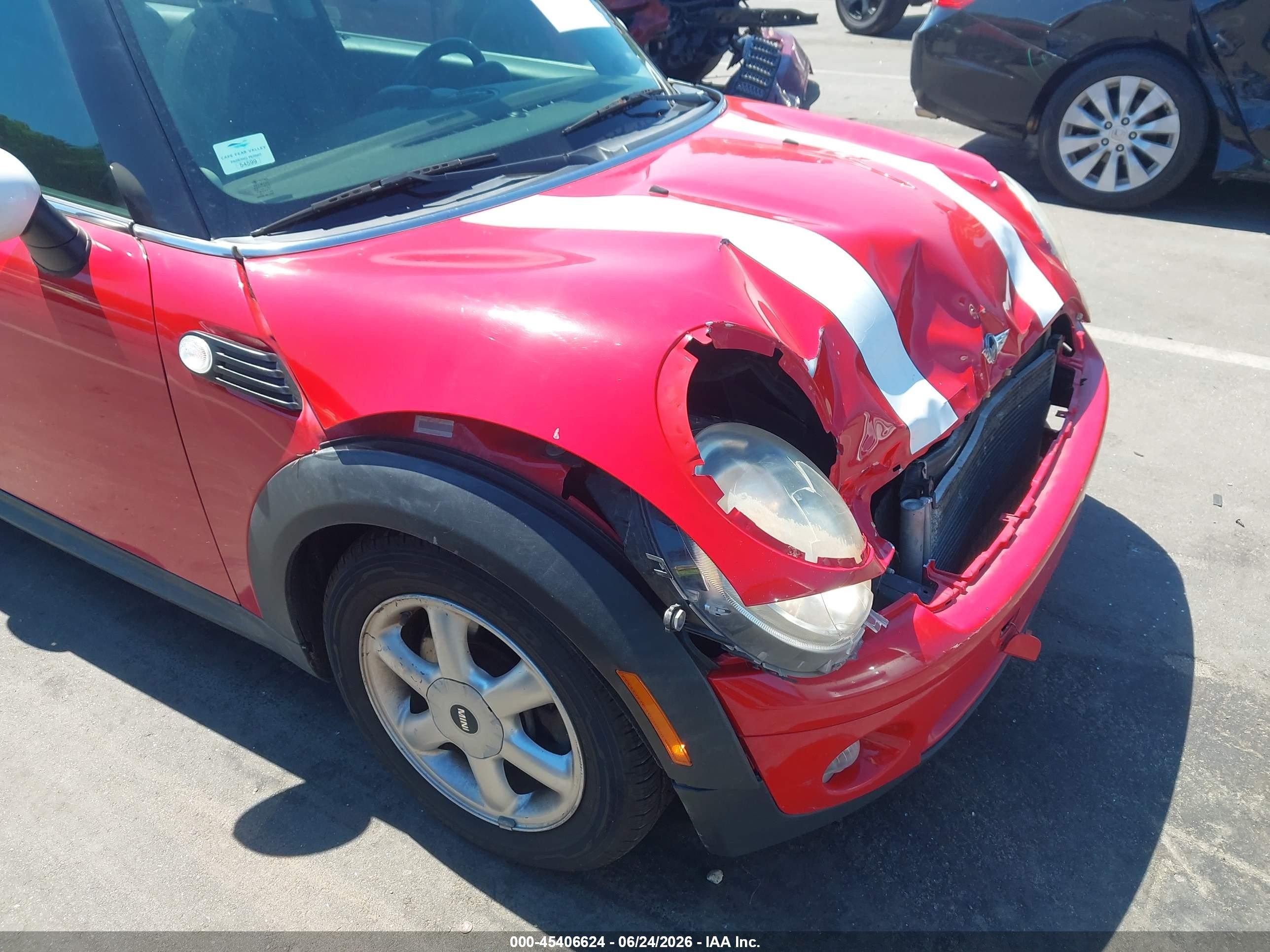 2008 Mini Cooper   Красный vin: WMWMF335X8TT62966