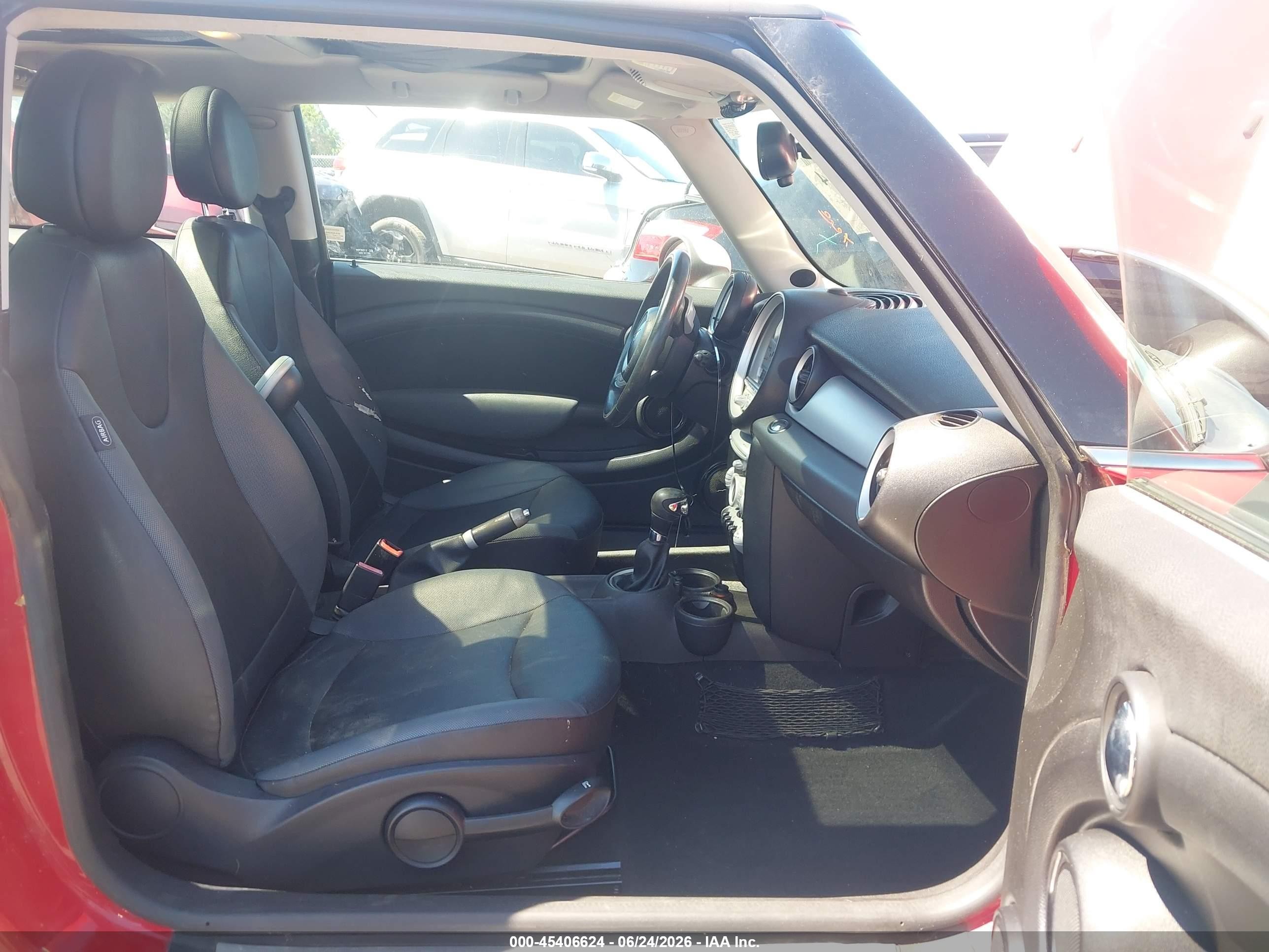 2008 Mini Cooper   Красный vin: WMWMF335X8TT62966