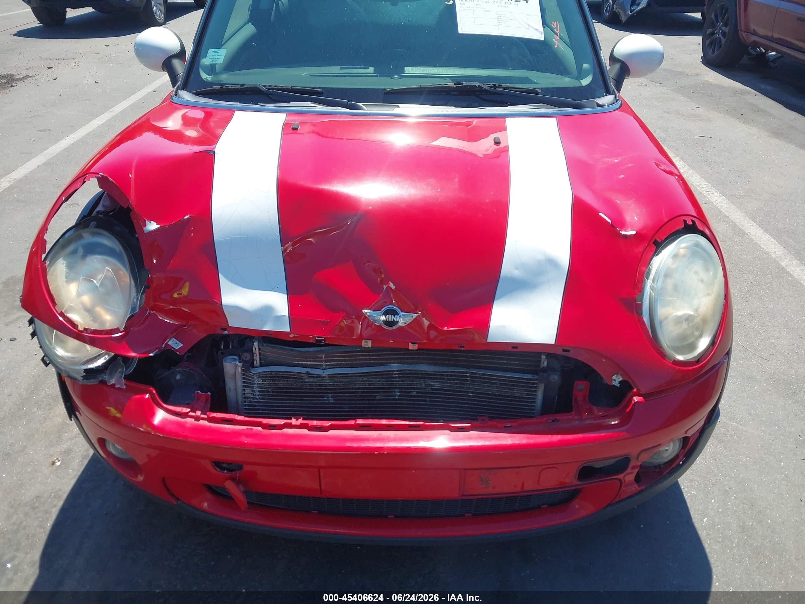 2008 Mini Cooper   Красный vin: WMWMF335X8TT62966