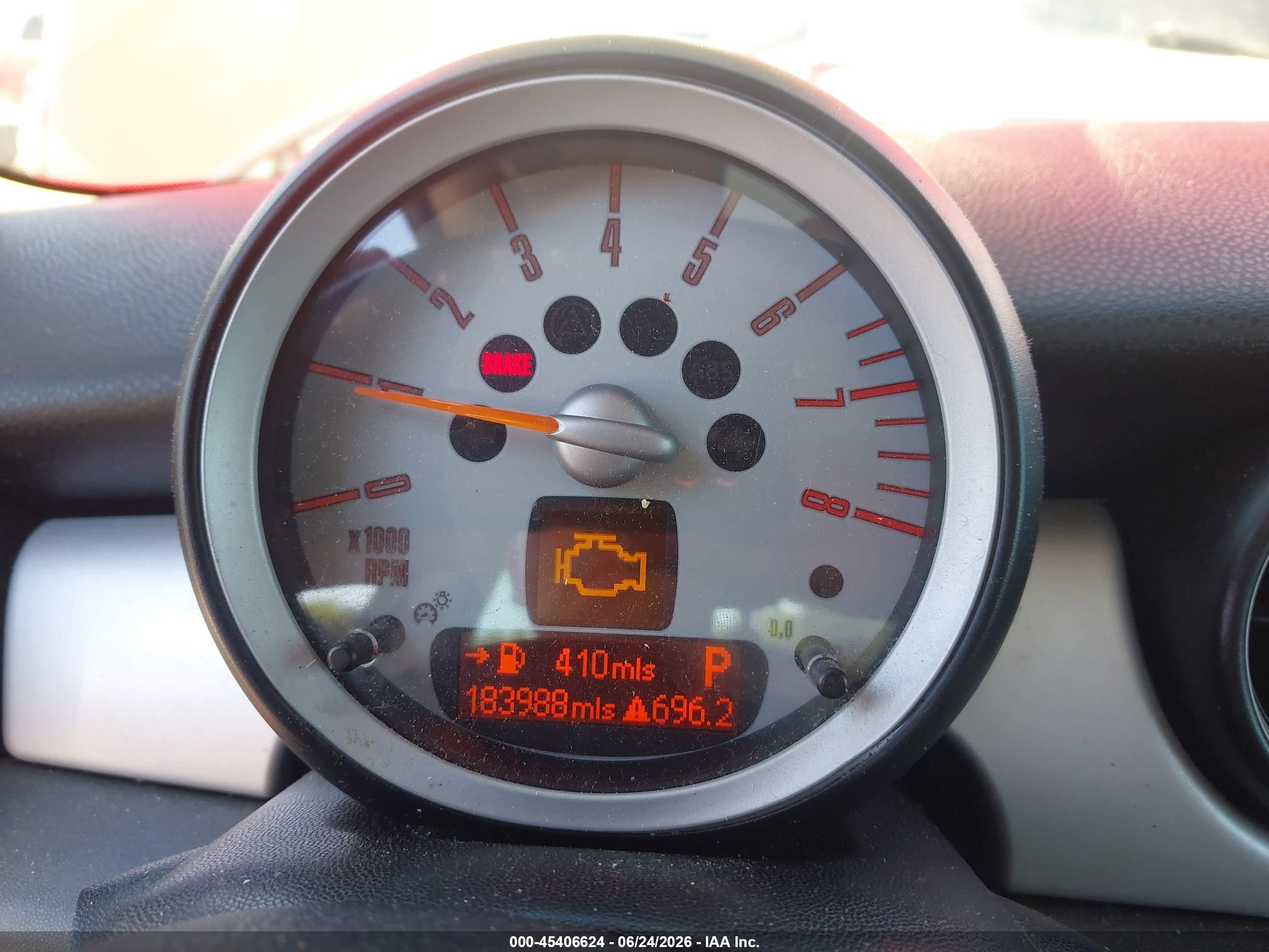2008 Mini Cooper   Красный vin: WMWMF335X8TT62966