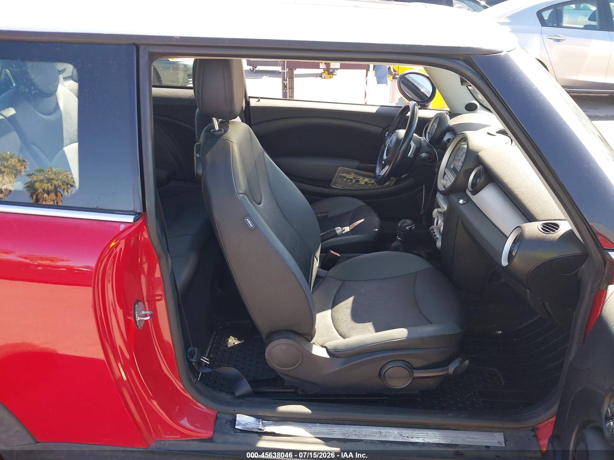 2008 Mini Cooper Hardtop   Red vin: WMWMF335X8TT67438