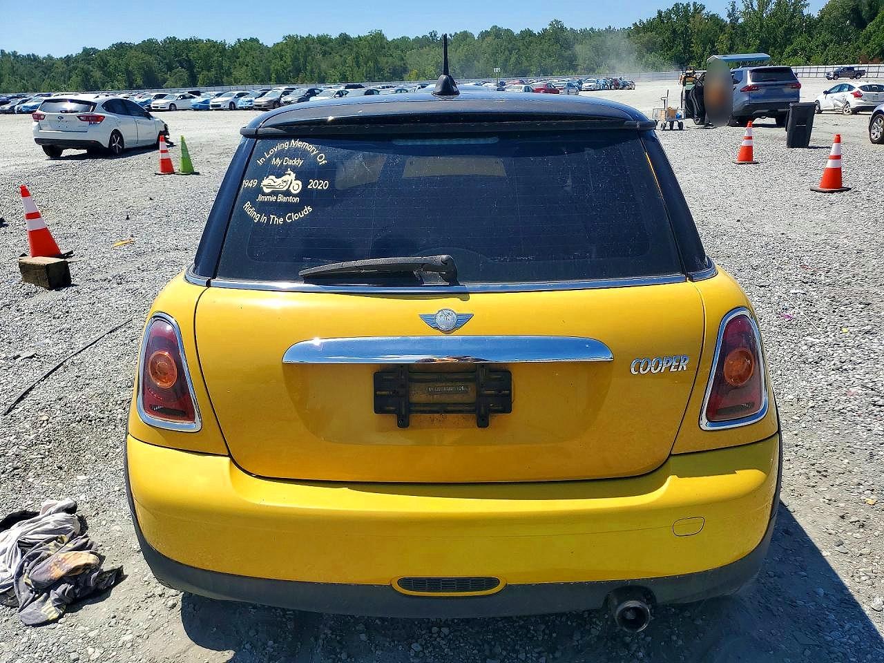 2009 Mini Cooper Yellow vin: WMWMF335X9TU71557