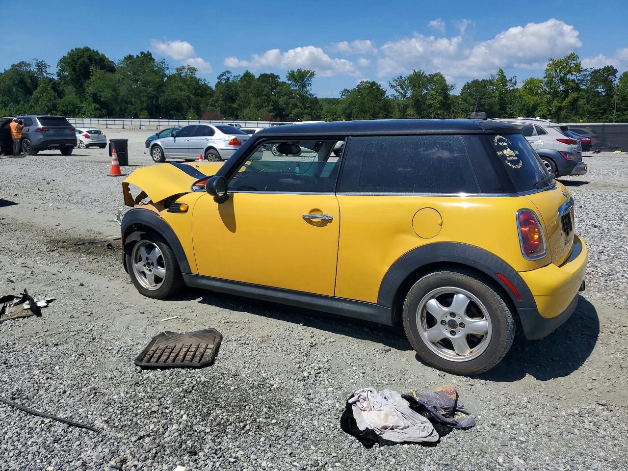 2009 Mini Cooper Yellow vin: WMWMF335X9TU71557