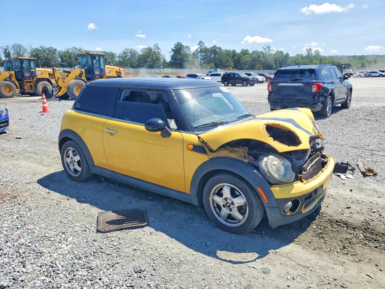 2009 Mini Cooper Yellow vin: WMWMF335X9TU71557