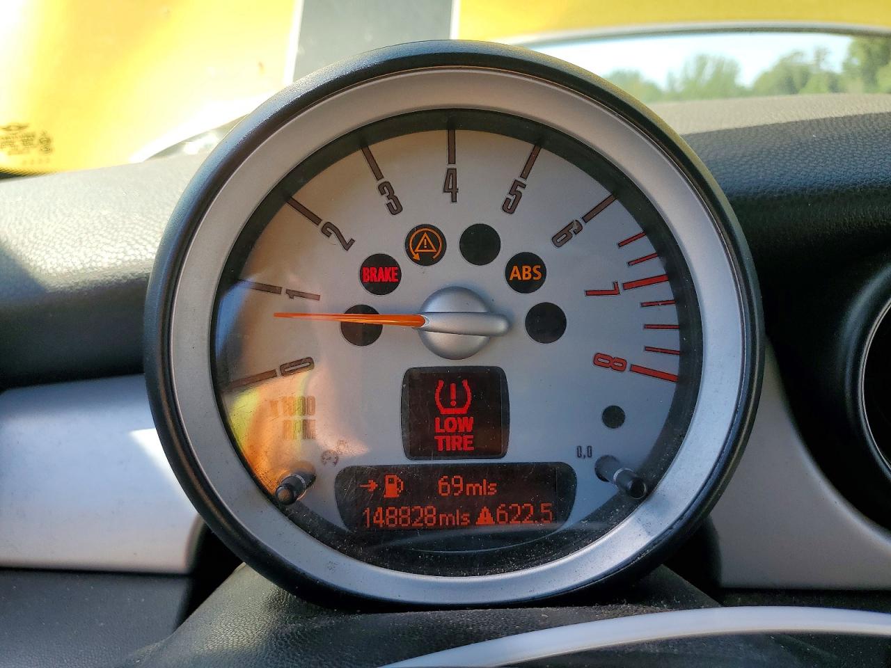 2009 Mini Cooper Yellow vin: WMWMF335X9TU71557