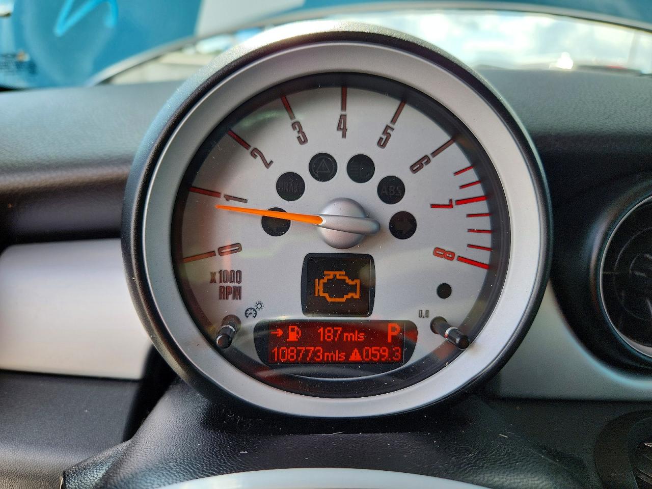 2010 Mini Cooper Turquoise vin: WMWMF3C50ATZ25044