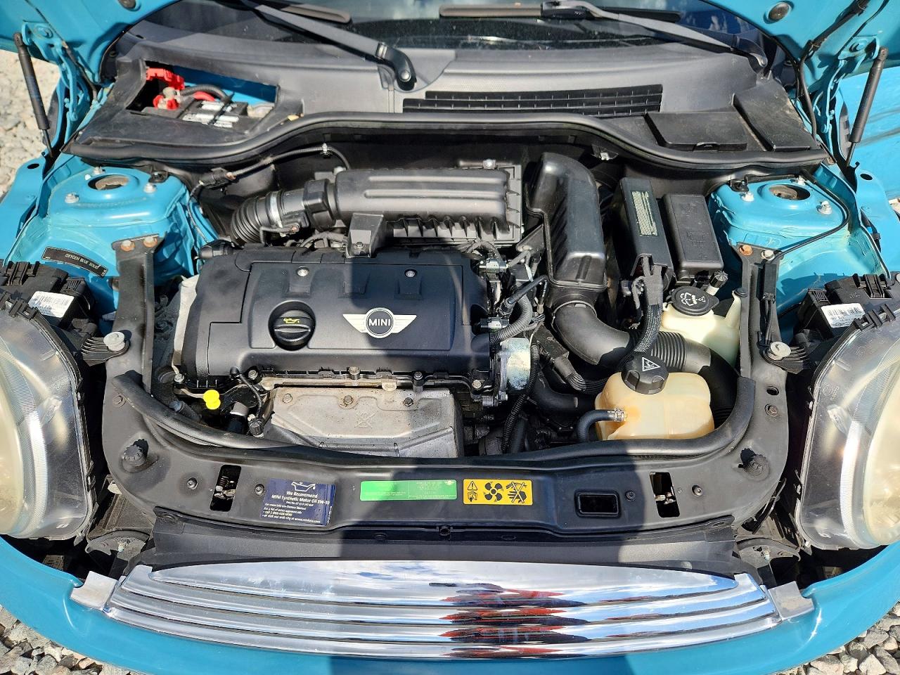 2010 Mini Cooper Turquoise vin: WMWMF3C50ATZ25044