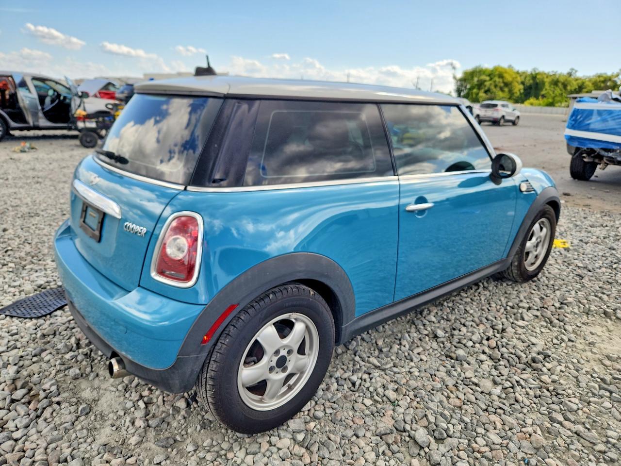 2010 Mini Cooper Turquoise vin: WMWMF3C50ATZ25044