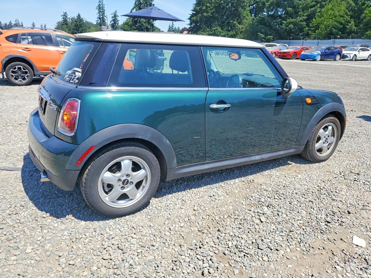 2010 Mini Cooper Green vin: WMWMF3C50ATZ25237