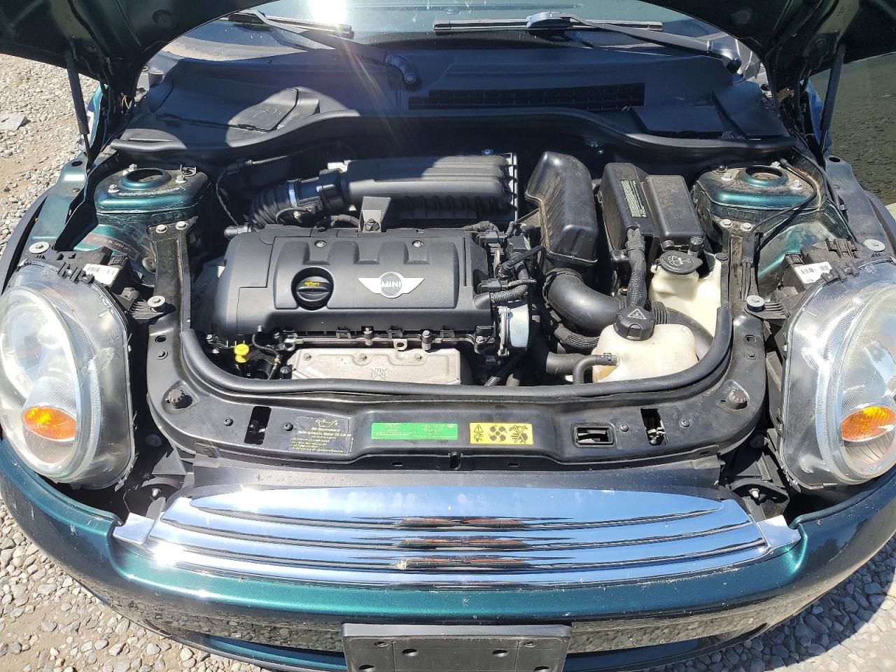 2010 Mini Cooper Green vin: WMWMF3C50ATZ25237