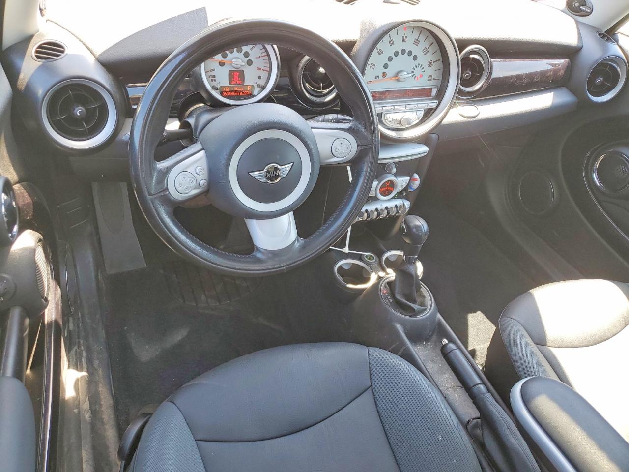 2010 Mini Cooper Green vin: WMWMF3C50ATZ25237