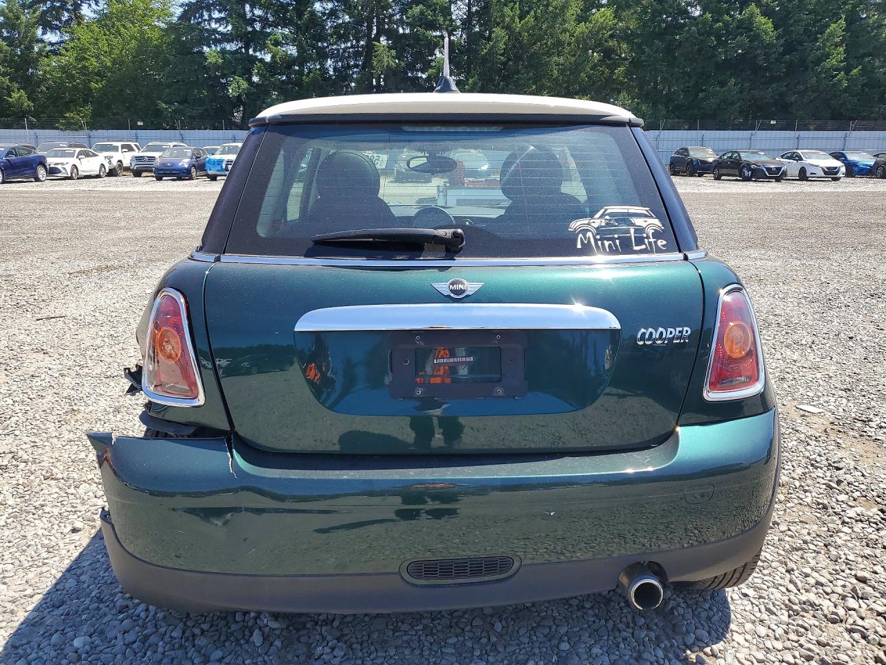 2010 Mini Cooper Green vin: WMWMF3C50ATZ25237