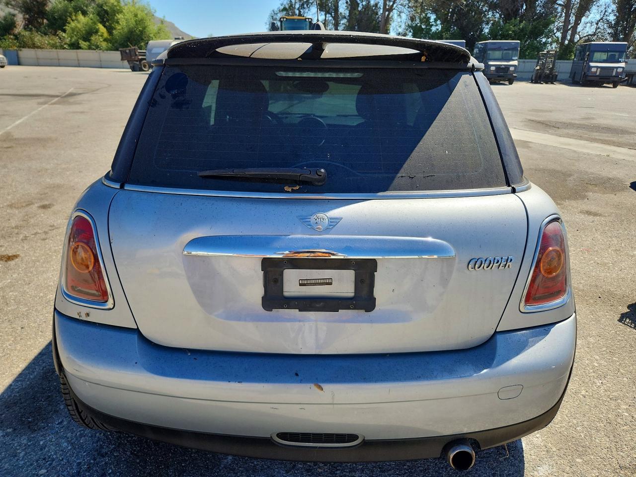 2010 Mini Cooper Silver vin: WMWMF3C50ATZ64264