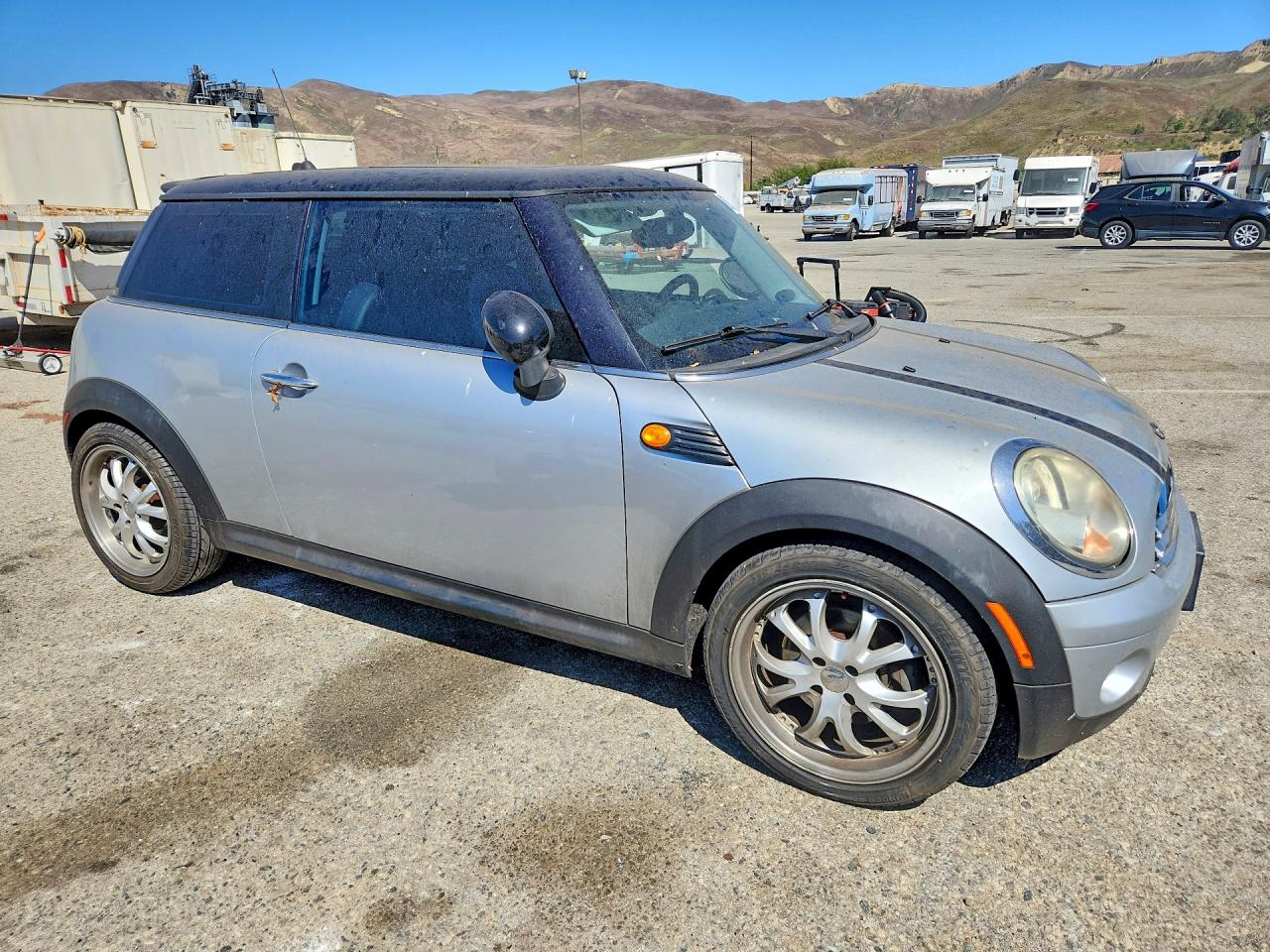 2010 Mini Cooper Silver vin: WMWMF3C50ATZ64264