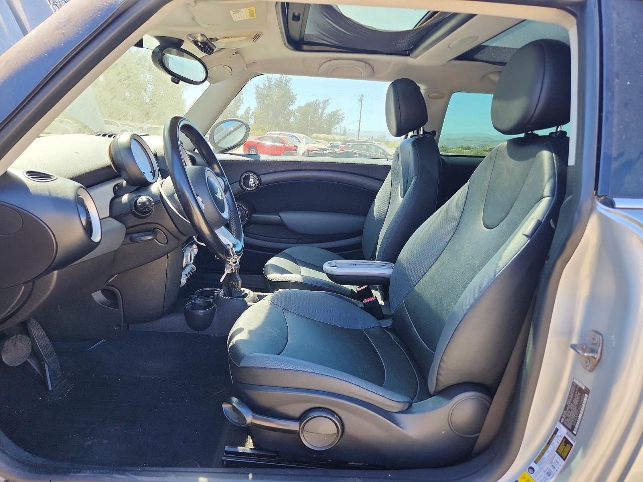 2010 Mini Cooper Silver vin: WMWMF3C50ATZ64264