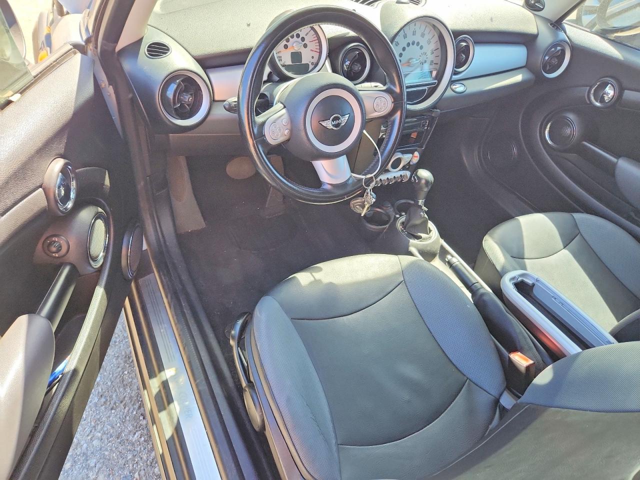 2010 Mini Cooper Silver vin: WMWMF3C50ATZ64264