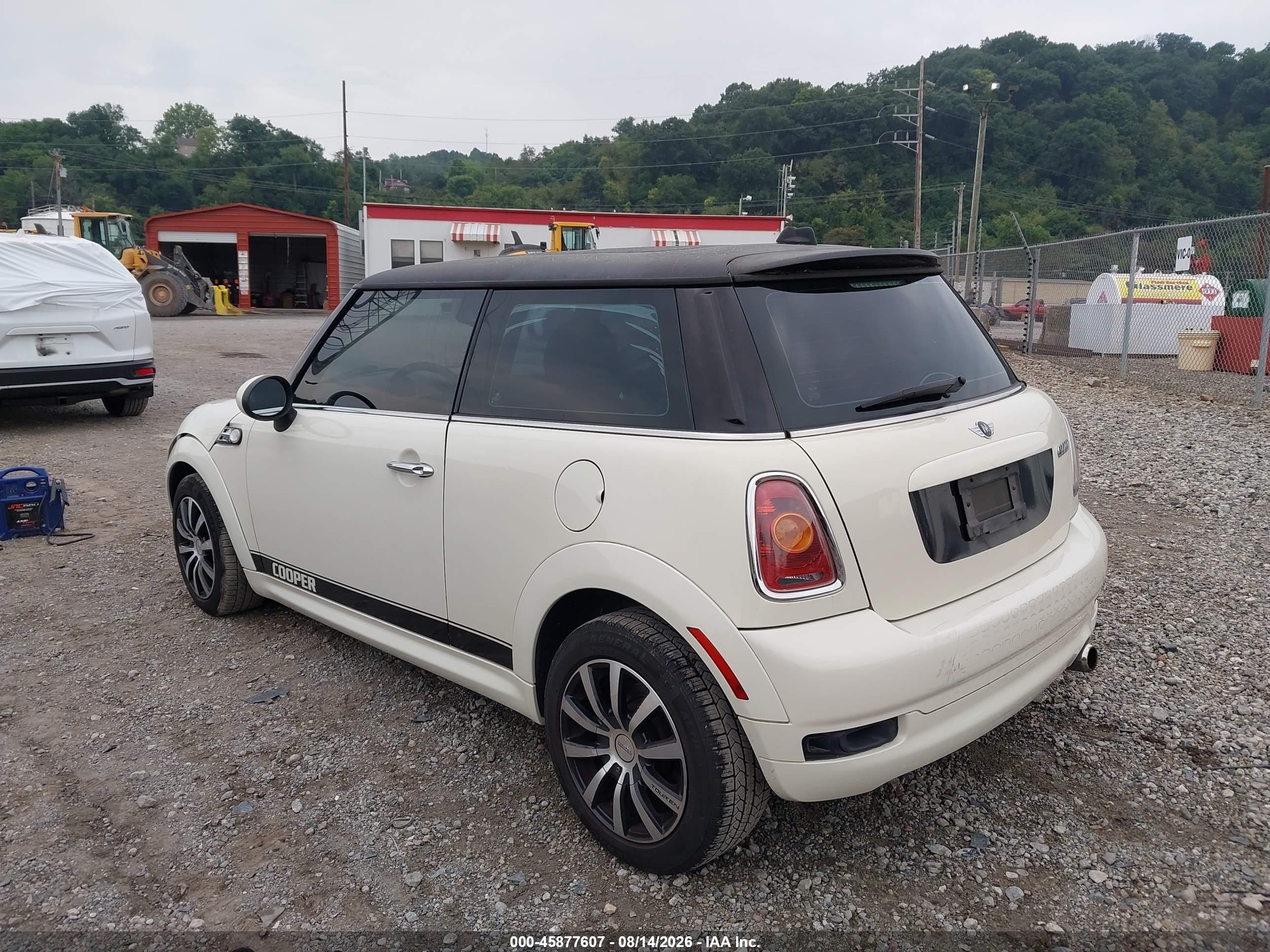 2010 Mini Cooper   Cream vin: WMWMF3C51ATU79504