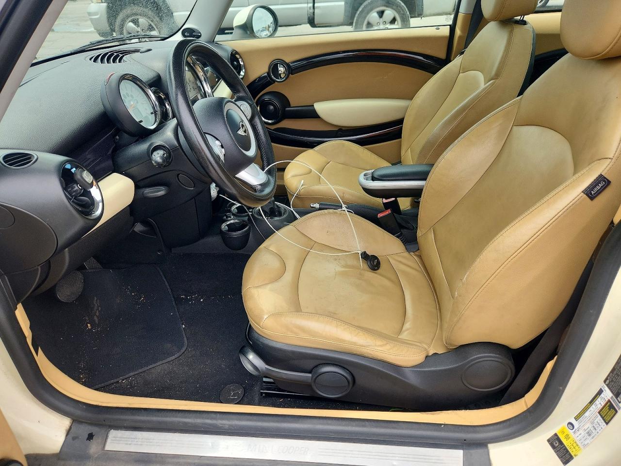 2010 Mini Cooper Кремовый vin: WMWMF3C51ATZ24145