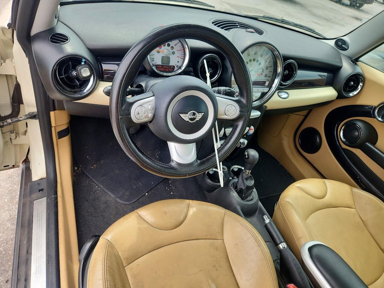 2010 Mini Cooper Кремовый vin: WMWMF3C51ATZ24145