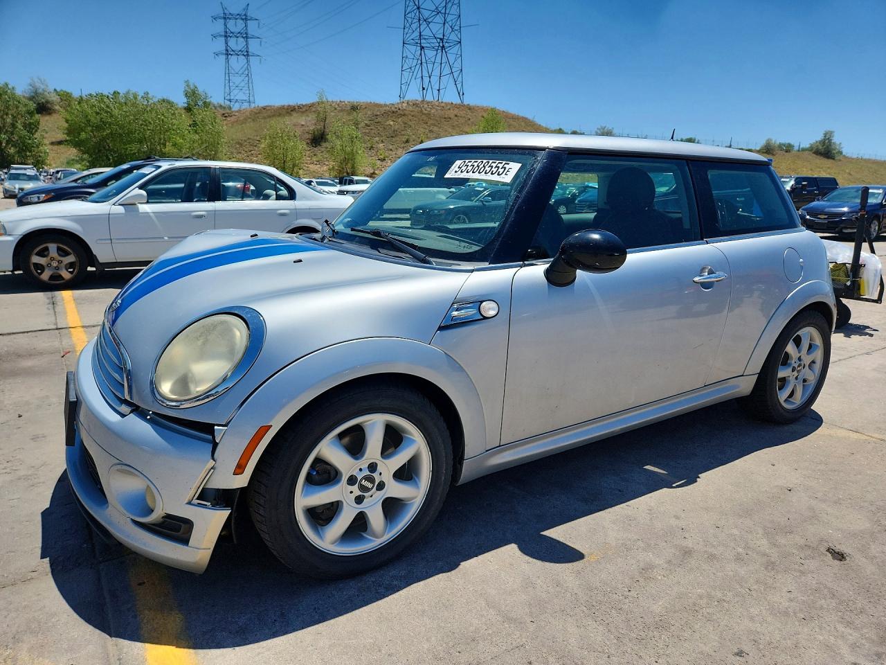 2010 Mini Cooper Silver vin: WMWMF3C51ATZ28096