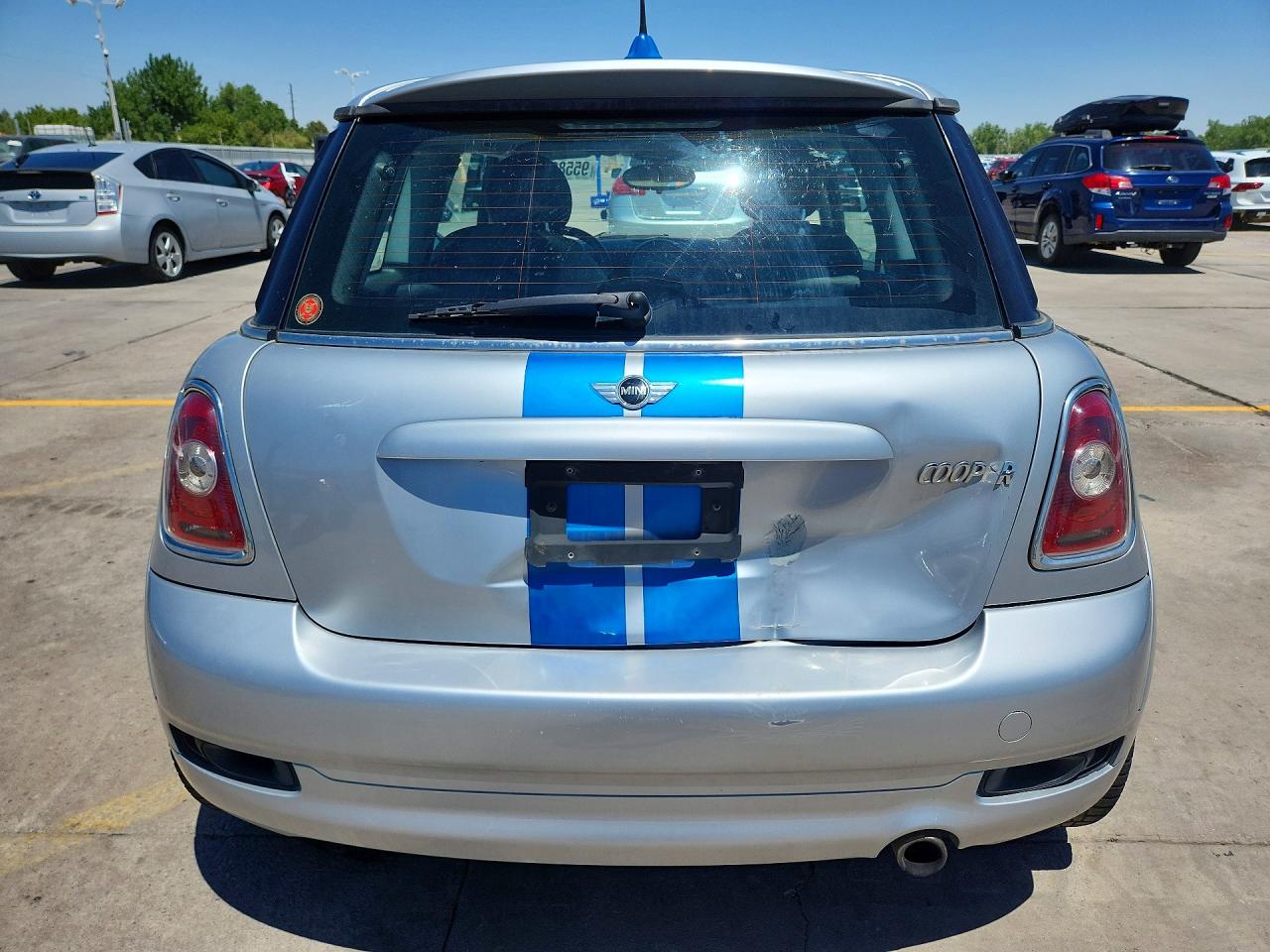 2010 Mini Cooper Silver vin: WMWMF3C51ATZ28096