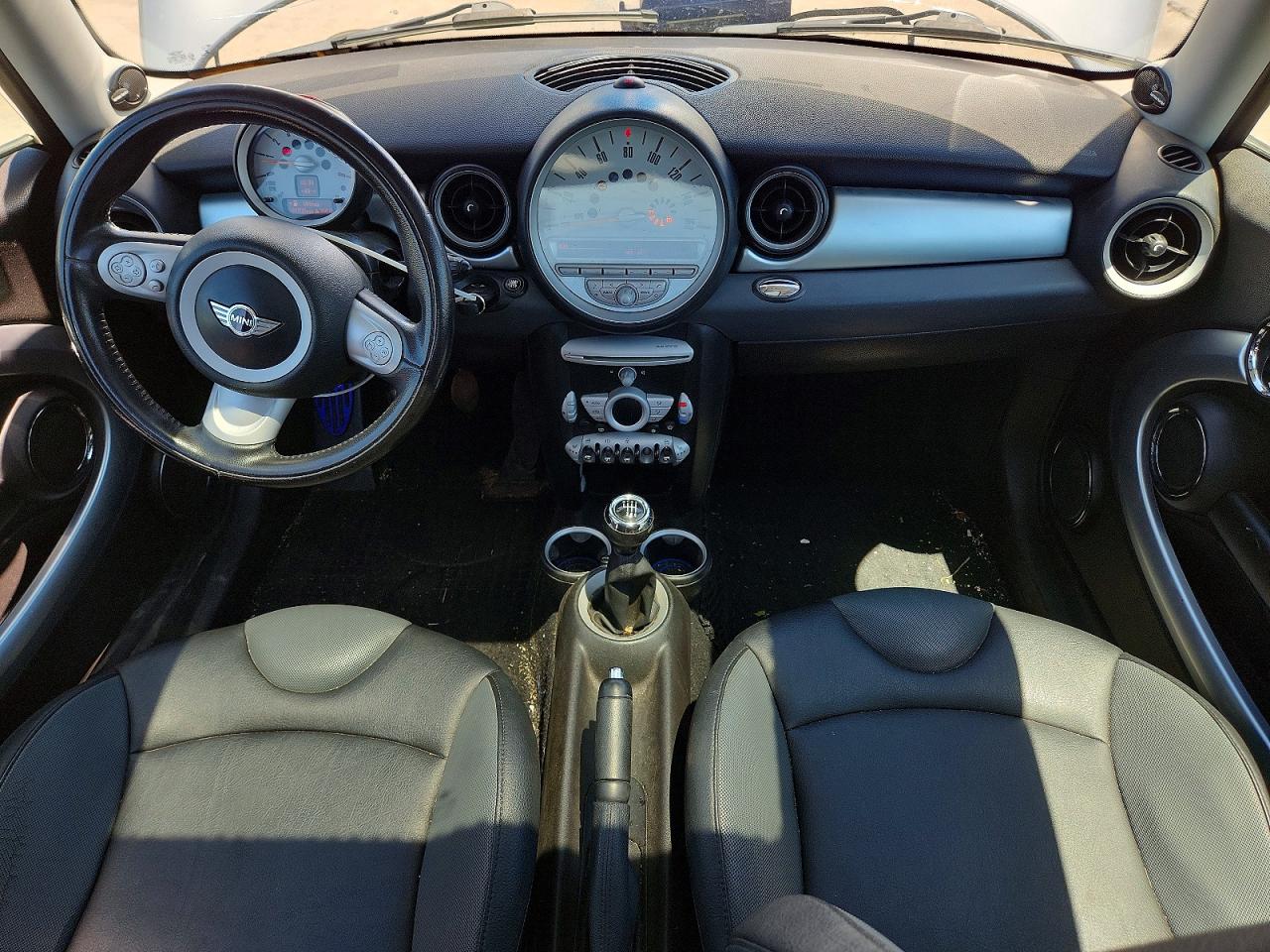 2010 Mini Cooper Silver vin: WMWMF3C51ATZ28096