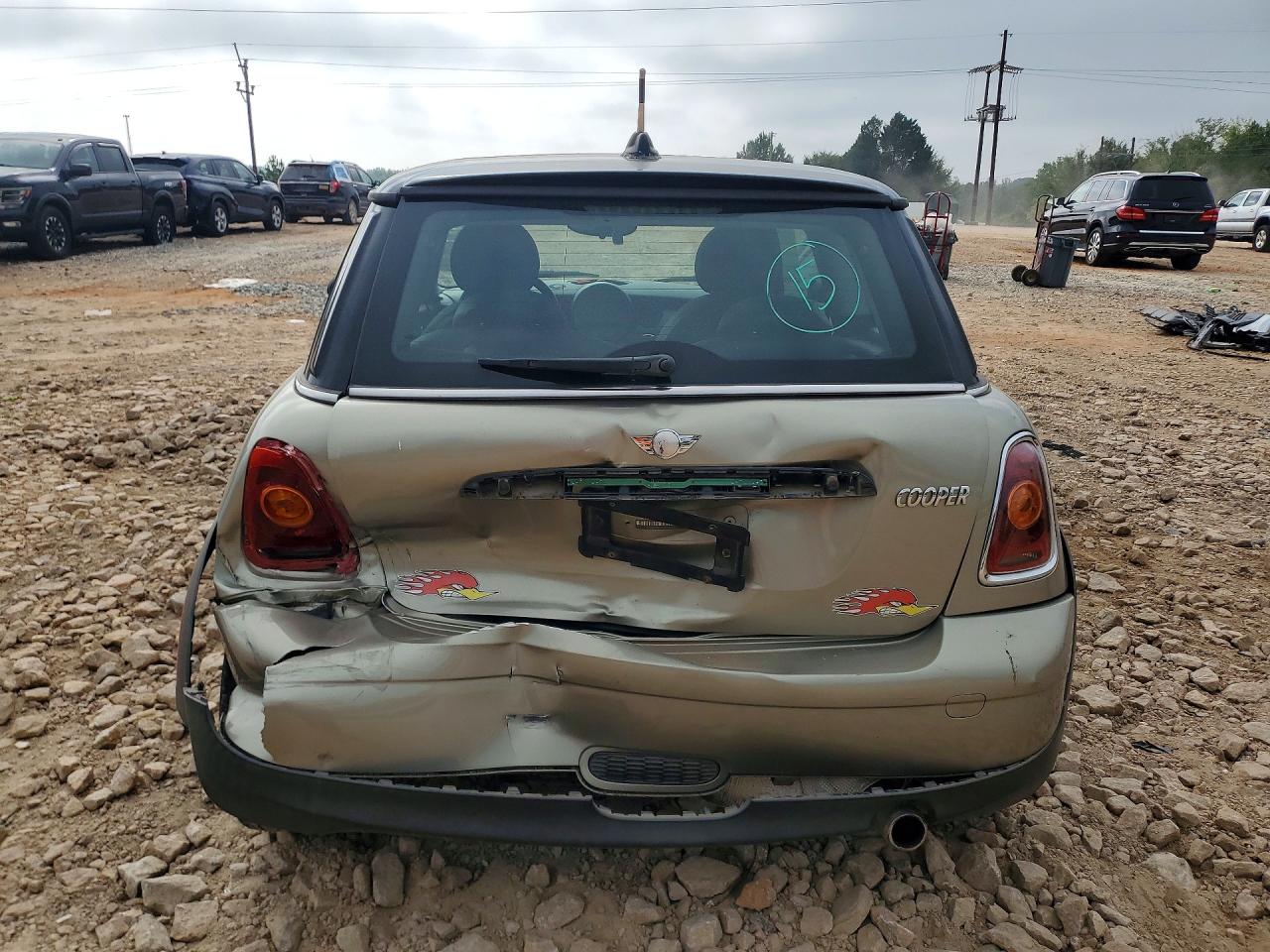 2010 Mini Cooper Beige vin: WMWMF3C51ATZ64807