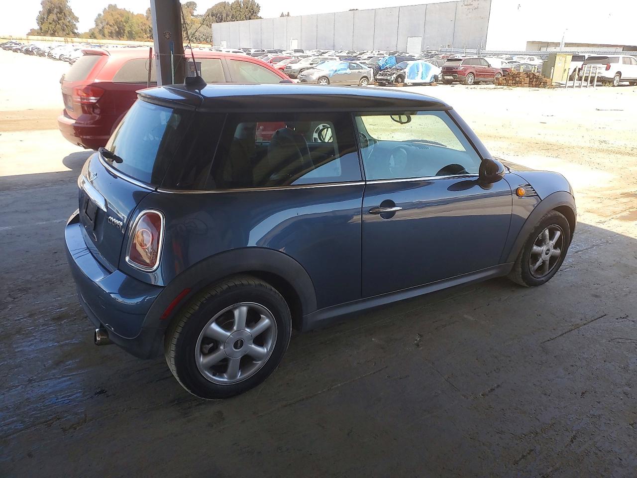 2010 Mini Cooper Blue vin: WMWMF3C51ATZ66394