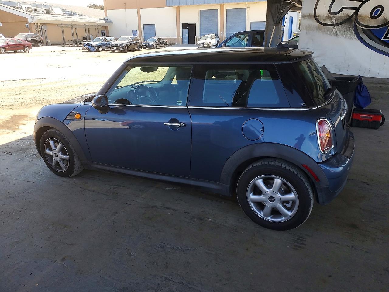2010 Mini Cooper Blue vin: WMWMF3C51ATZ66394