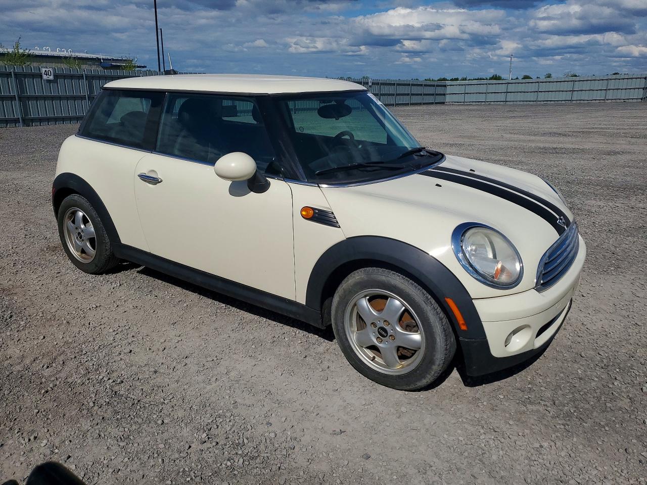 2010 Mini Cooper Кремовый vin: WMWMF3C52ATU76269