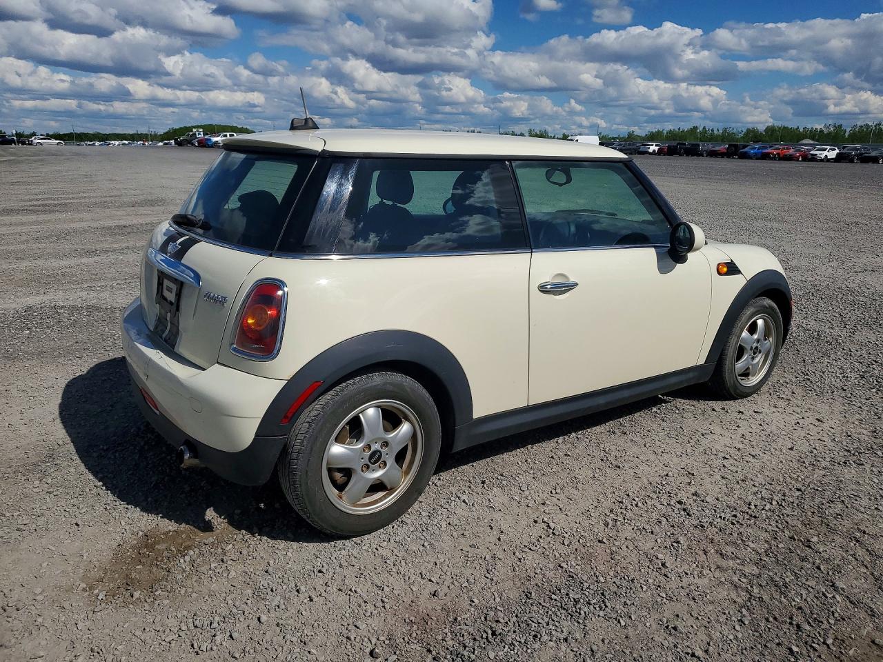 2010 Mini Cooper Кремовый vin: WMWMF3C52ATU76269