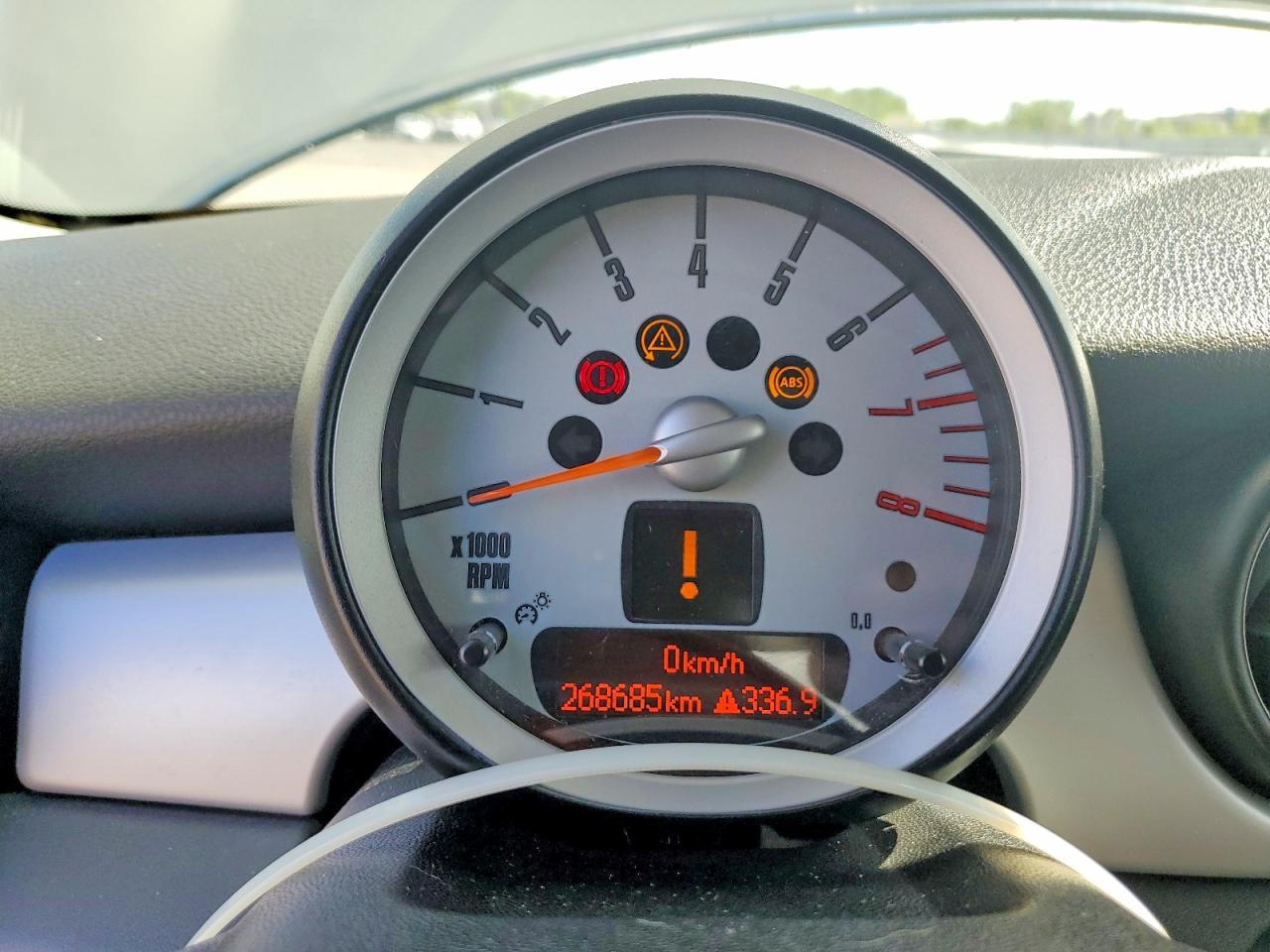 2010 Mini Cooper Кремовый vin: WMWMF3C52ATU76269