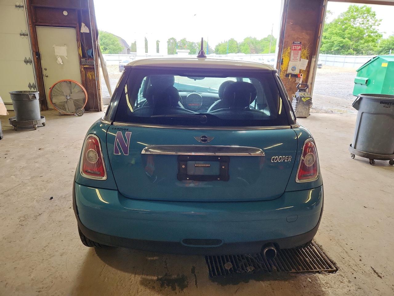 2010 Mini Cooper Blue vin: WMWMF3C52ATZ23070