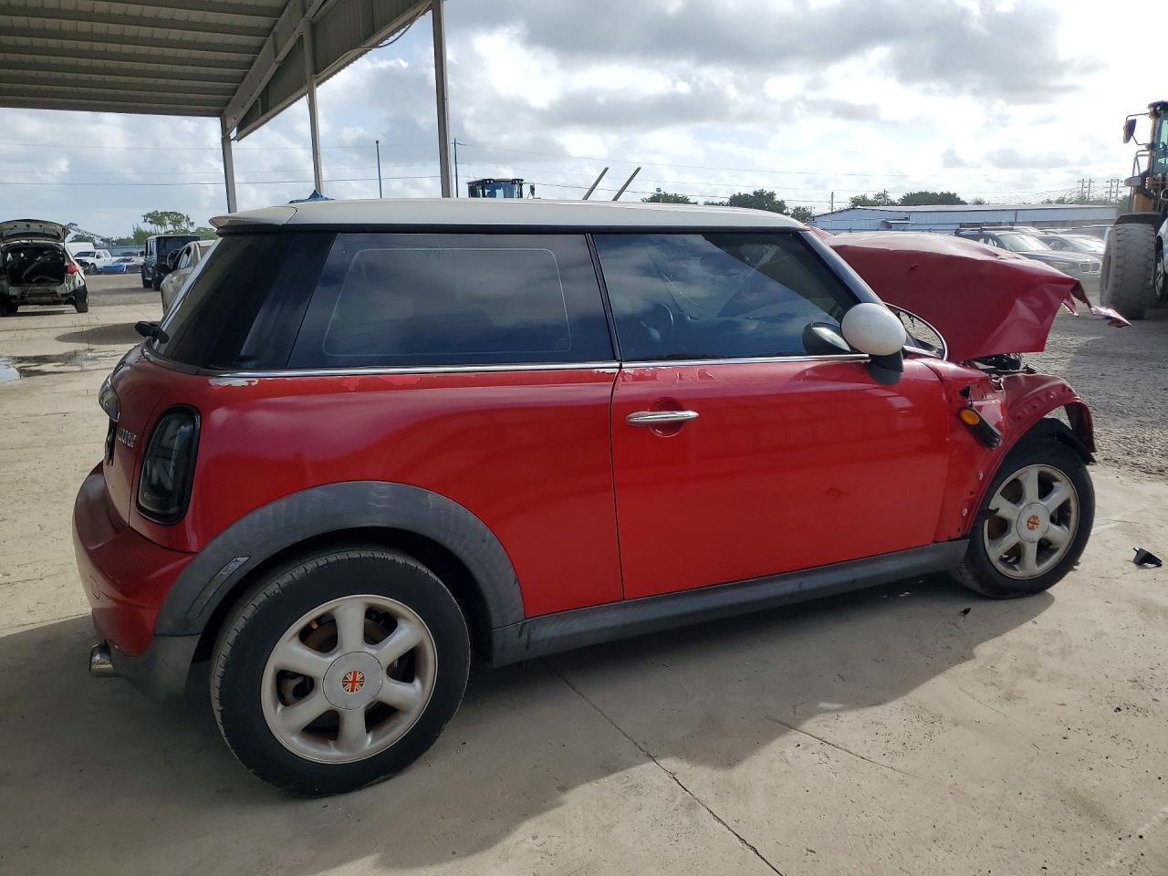 2010 Mini Cooper Красный vin: WMWMF3C52ATZ24462